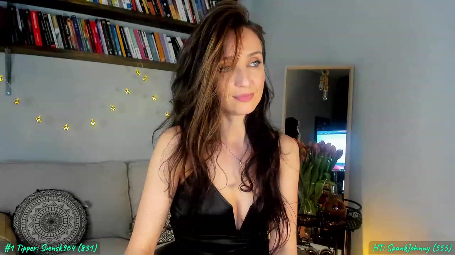 Gallery image thumbnail from FoxyLarysa's myfreecams stream on, 03/07/2023, 24:36 image 18 of 20