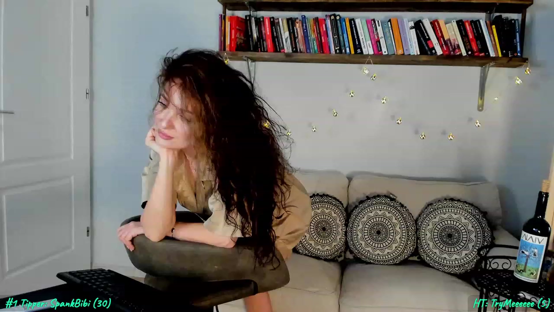 Gallery image thumbnail from FoxyLarysa's myfreecams stream on, 03/16/2023, 18:07 image 8 of 20