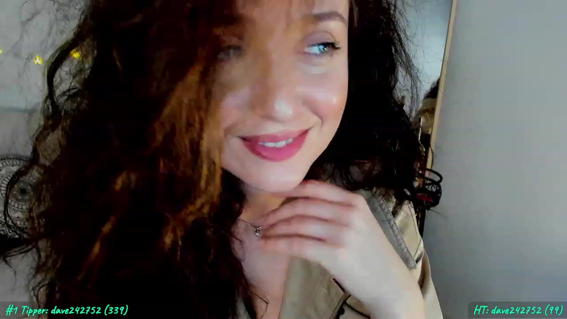 Gallery image thumbnail from FoxyLarysa's myfreecams stream on, 03/17/2023, 22:05 image 4 of 20