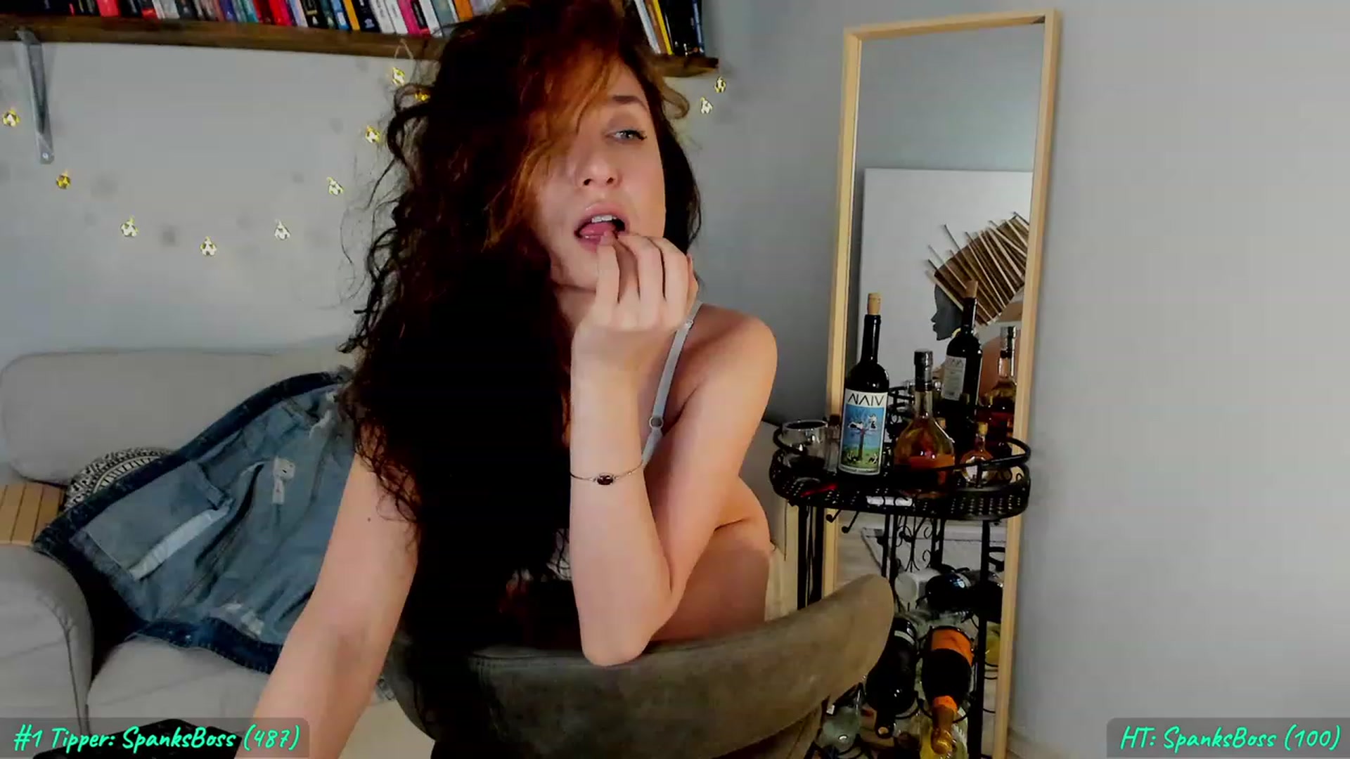 Gallery image thumbnail from FoxyLarysa's myfreecams stream on, 03/18/2023, 20:40 image 18 of 20