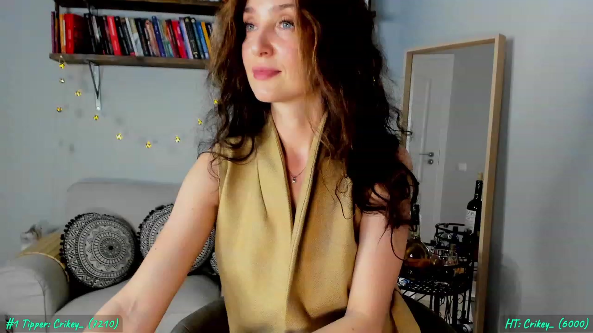 Gallery image thumbnail from FoxyLarysa's myfreecams stream on, 03/24/2023, 19:24 image 12 of 20