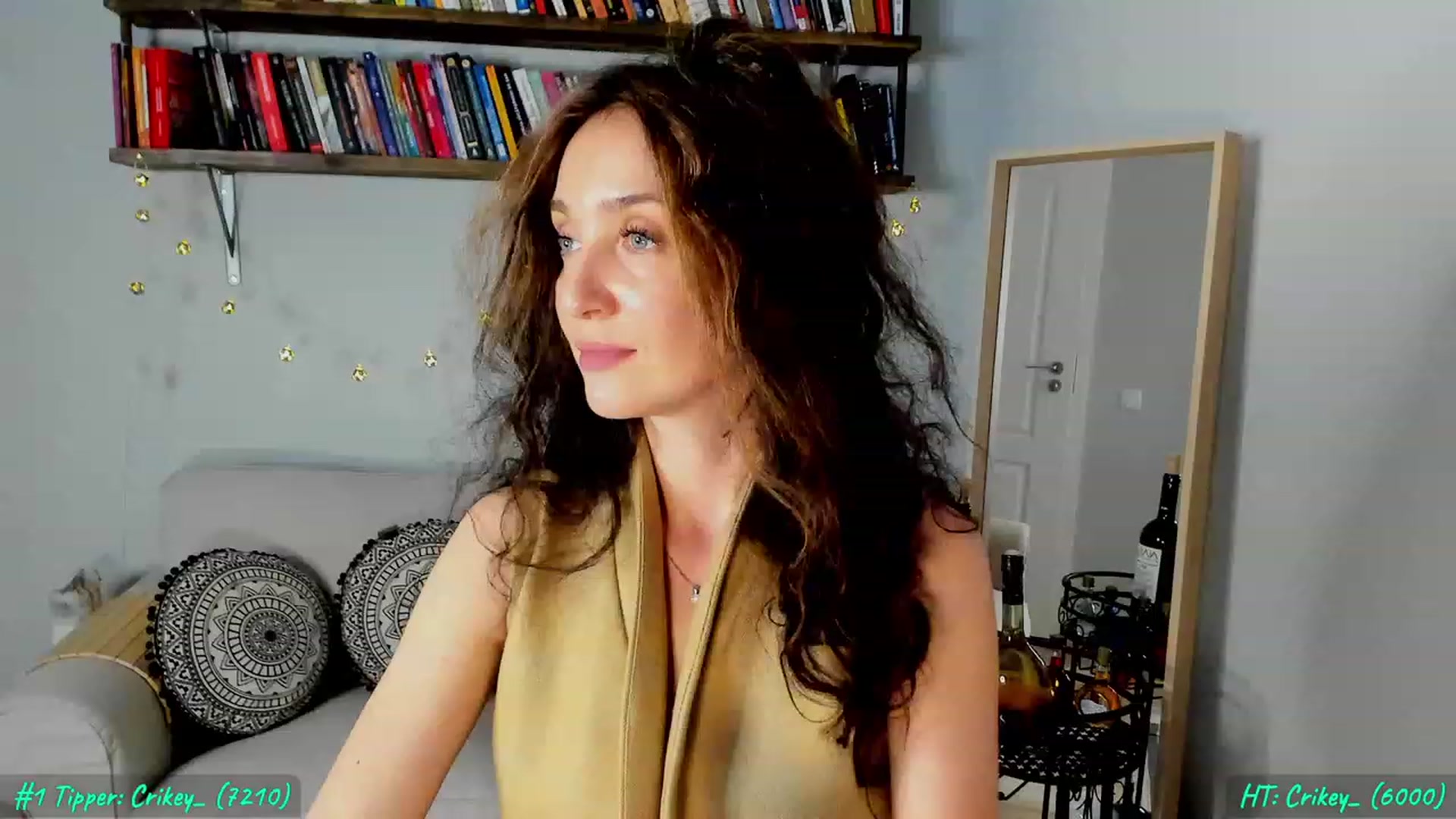 Gallery image thumbnail from FoxyLarysa's myfreecams stream on, 03/24/2023, 19:24 image 18 of 20