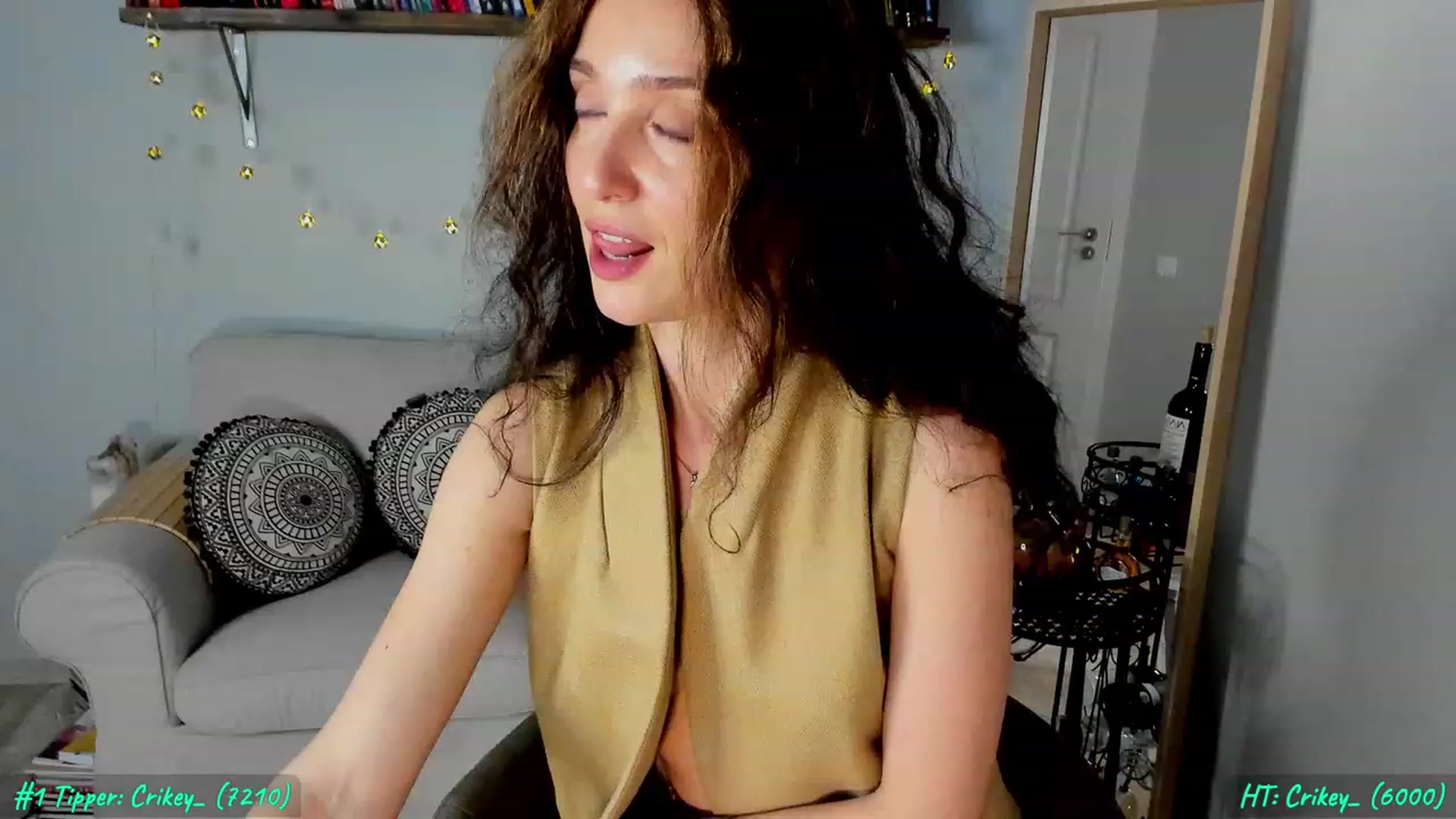Gallery image thumbnail from FoxyLarysa's myfreecams stream on, 03/24/2023, 19:41 image 19 of 20