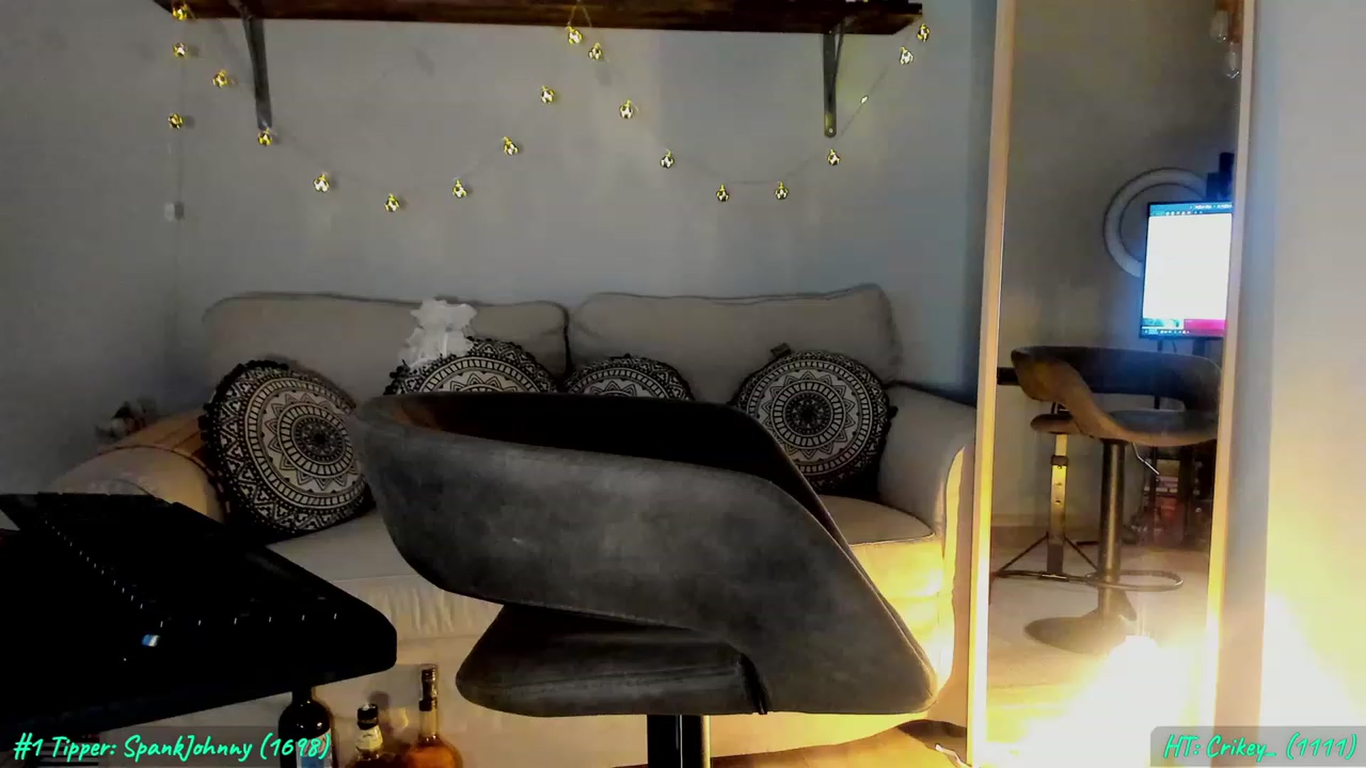 Gallery image thumbnail from FoxyLarysa's myfreecams stream on, 03/25/2023, 21:13 image 3 of 20