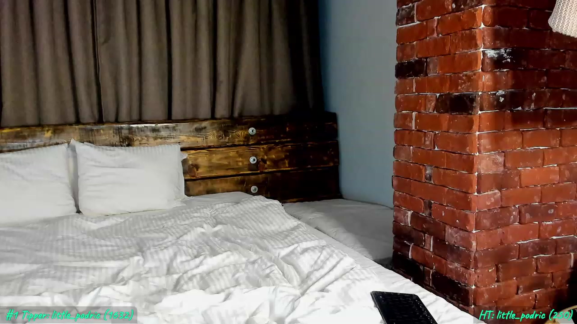 Gallery image thumbnail from FoxyLarysa's myfreecams stream on, 03/26/2023, 18:26 image 17 of 20