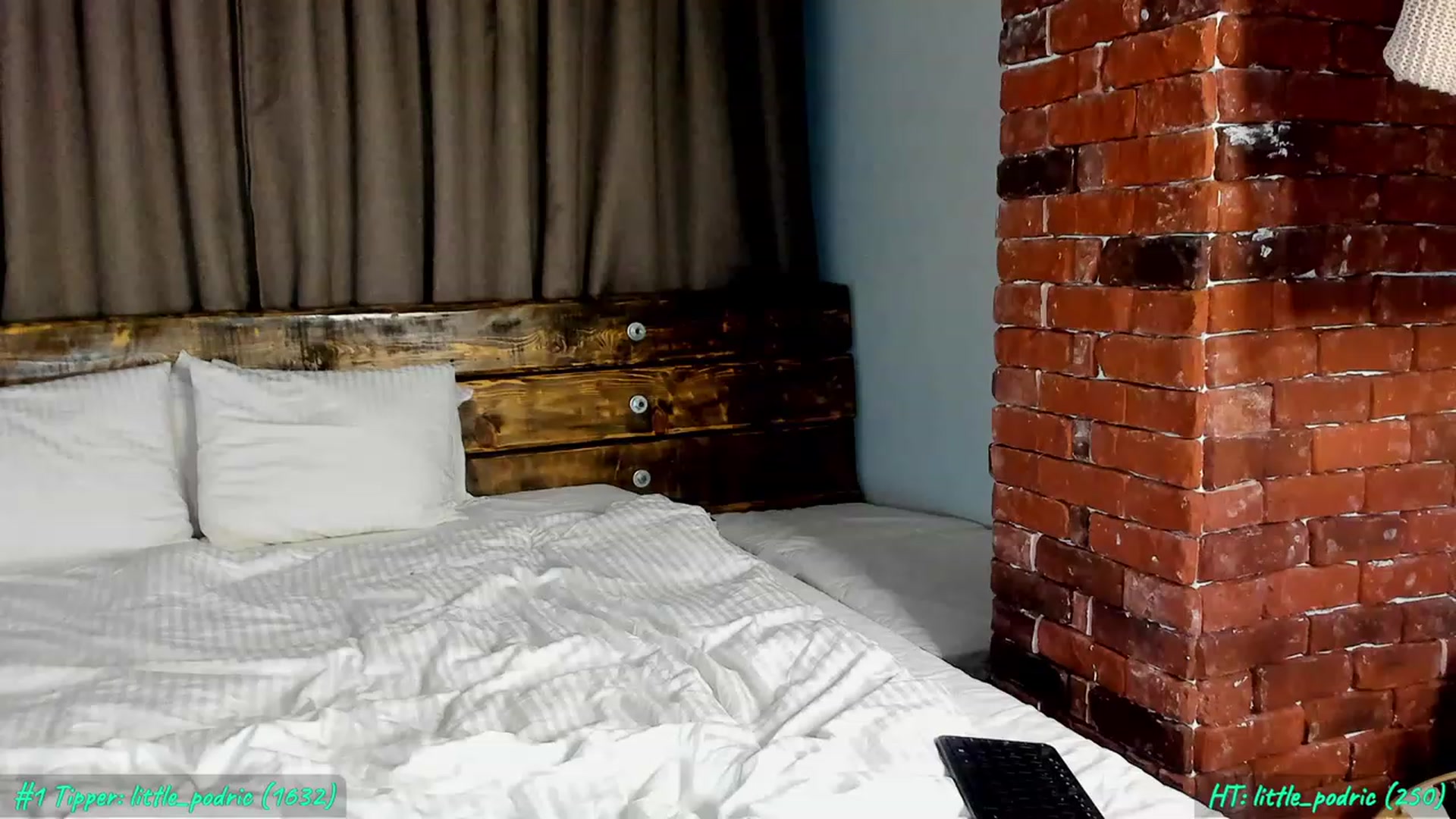 Gallery image thumbnail from FoxyLarysa's myfreecams stream on, 03/26/2023, 18:26 image 18 of 20