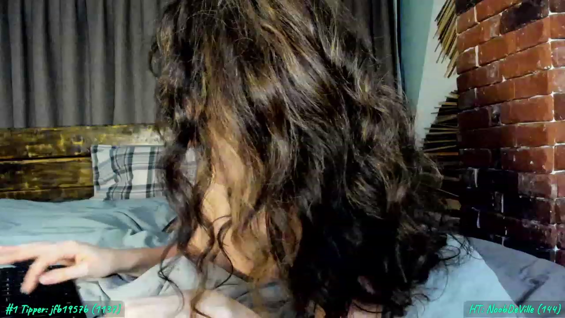 Gallery image thumbnail from FoxyLarysa's myfreecams stream on, 04/05/2023, 19:42 image 16 of 20