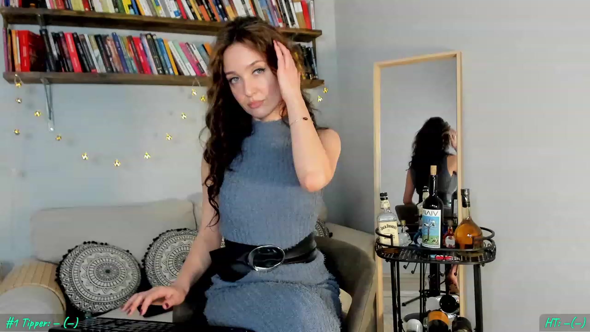 Gallery image thumbnail from FoxyLarysa's myfreecams stream on, 04/08/2023, 16:55 image 4 of 20