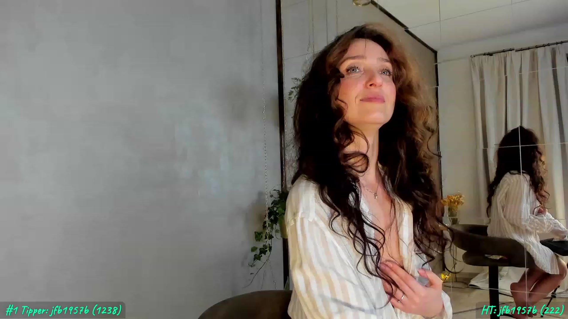 Gallery image thumbnail from FoxyLarysa's myfreecams stream on, 04/28/2023, 24:27 image 2 of 20