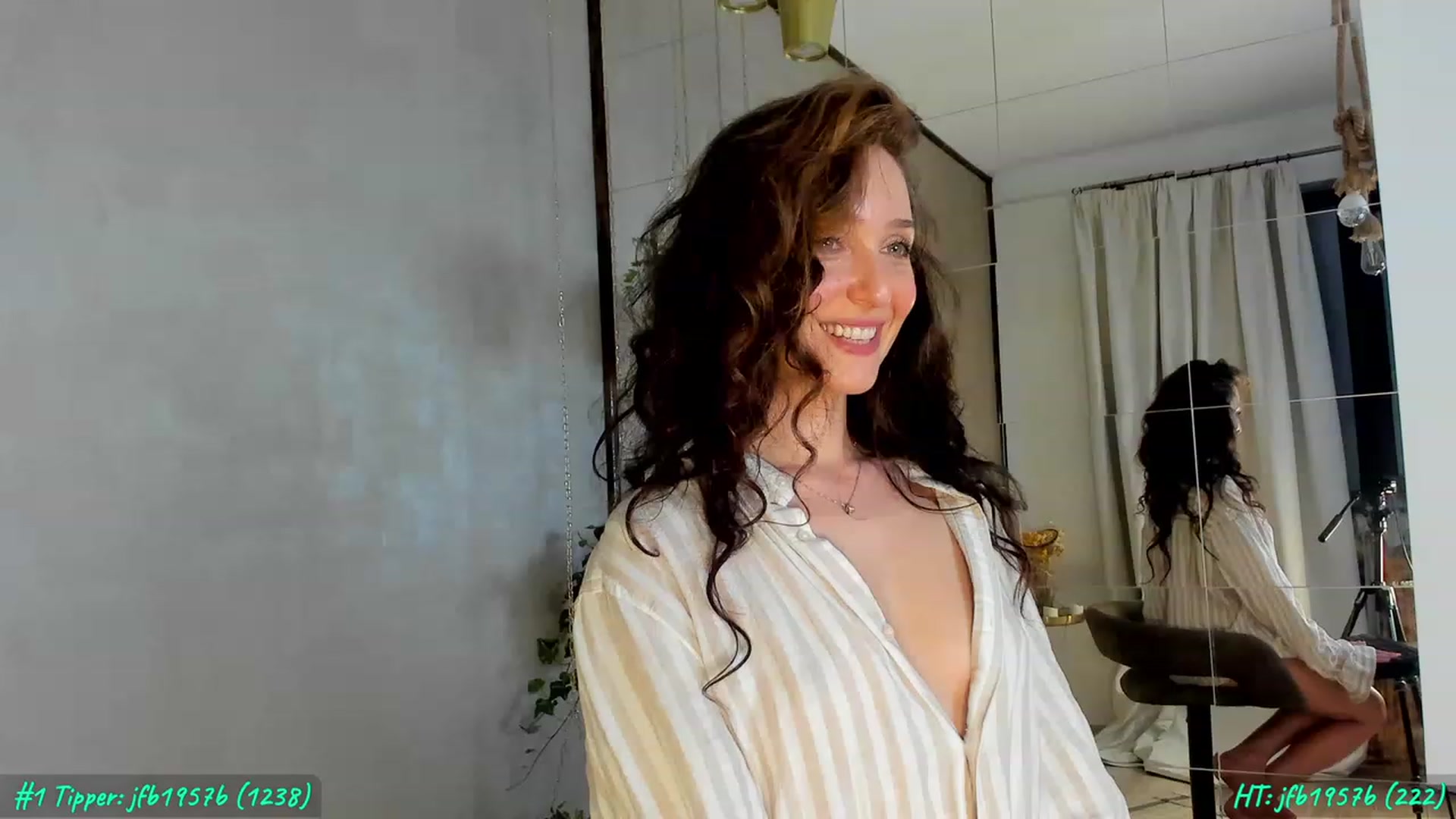 Gallery image thumbnail from FoxyLarysa's myfreecams stream on, 04/28/2023, 24:27 image 8 of 20