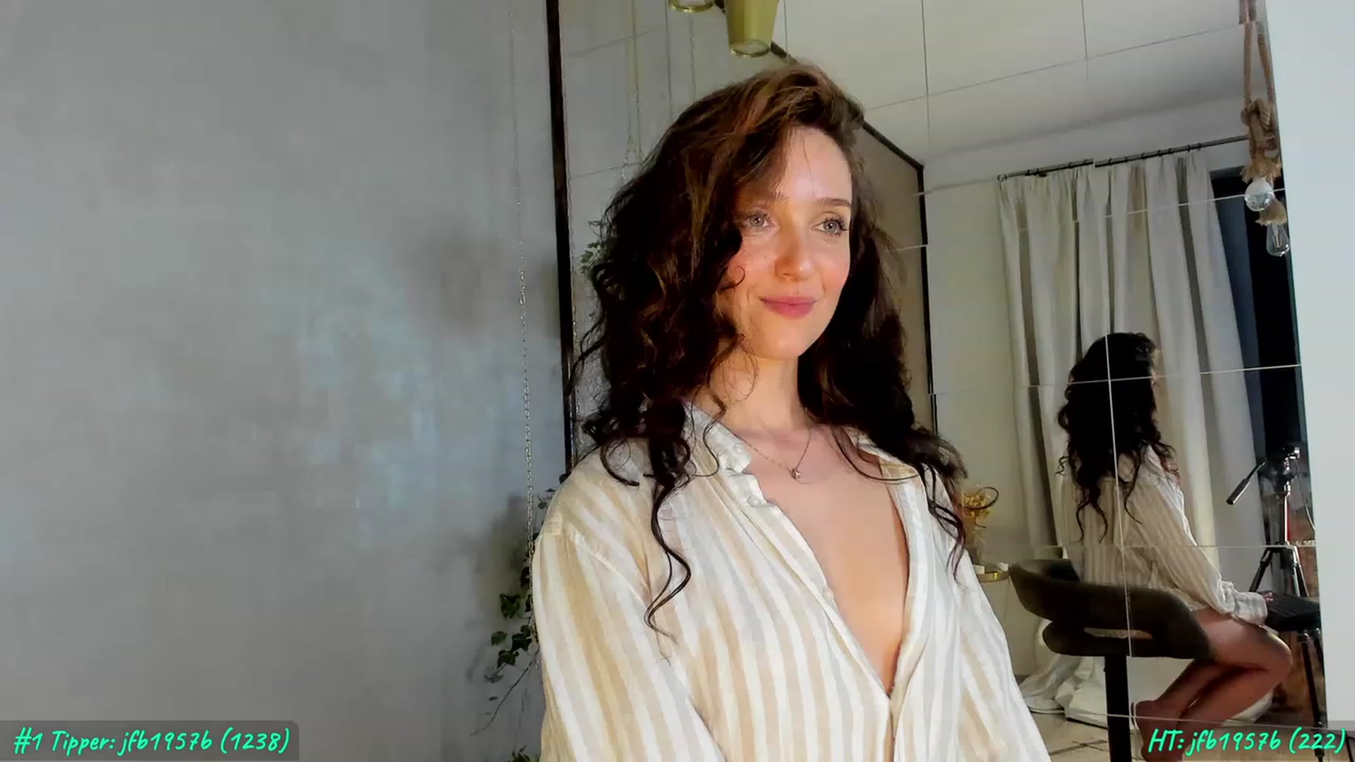 Gallery image thumbnail from FoxyLarysa's myfreecams stream on, 04/28/2023, 24:27 image 7 of 20