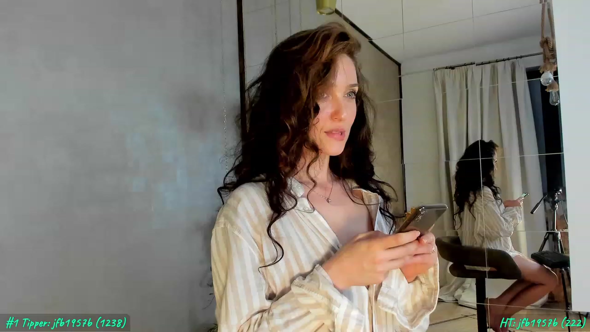 Gallery image thumbnail from FoxyLarysa's myfreecams stream on, 04/28/2023, 24:27 image 10 of 20