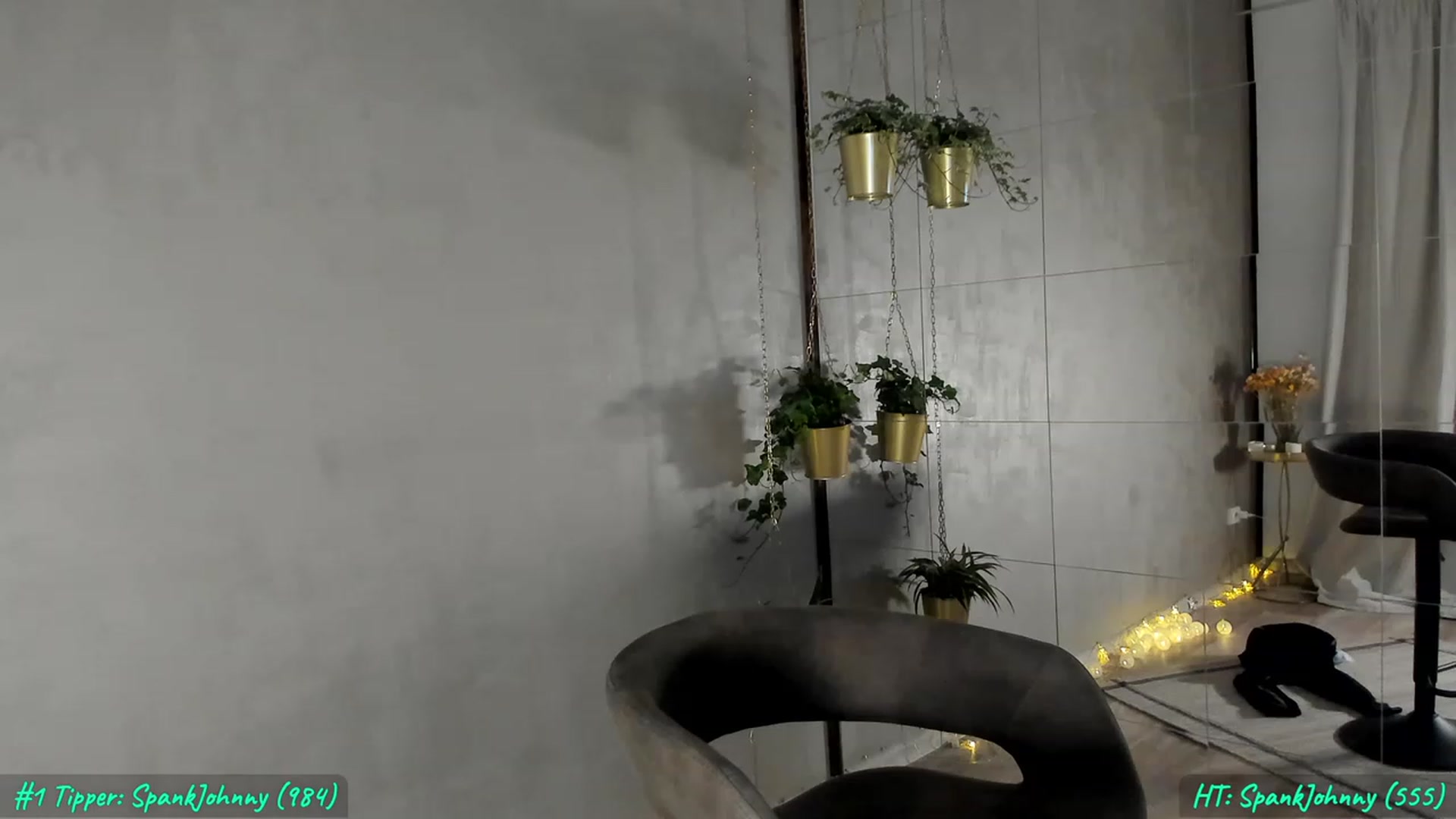 Gallery image thumbnail from FoxyLarysa's myfreecams stream on, 05/01/2023, 24:27 image 14 of 20