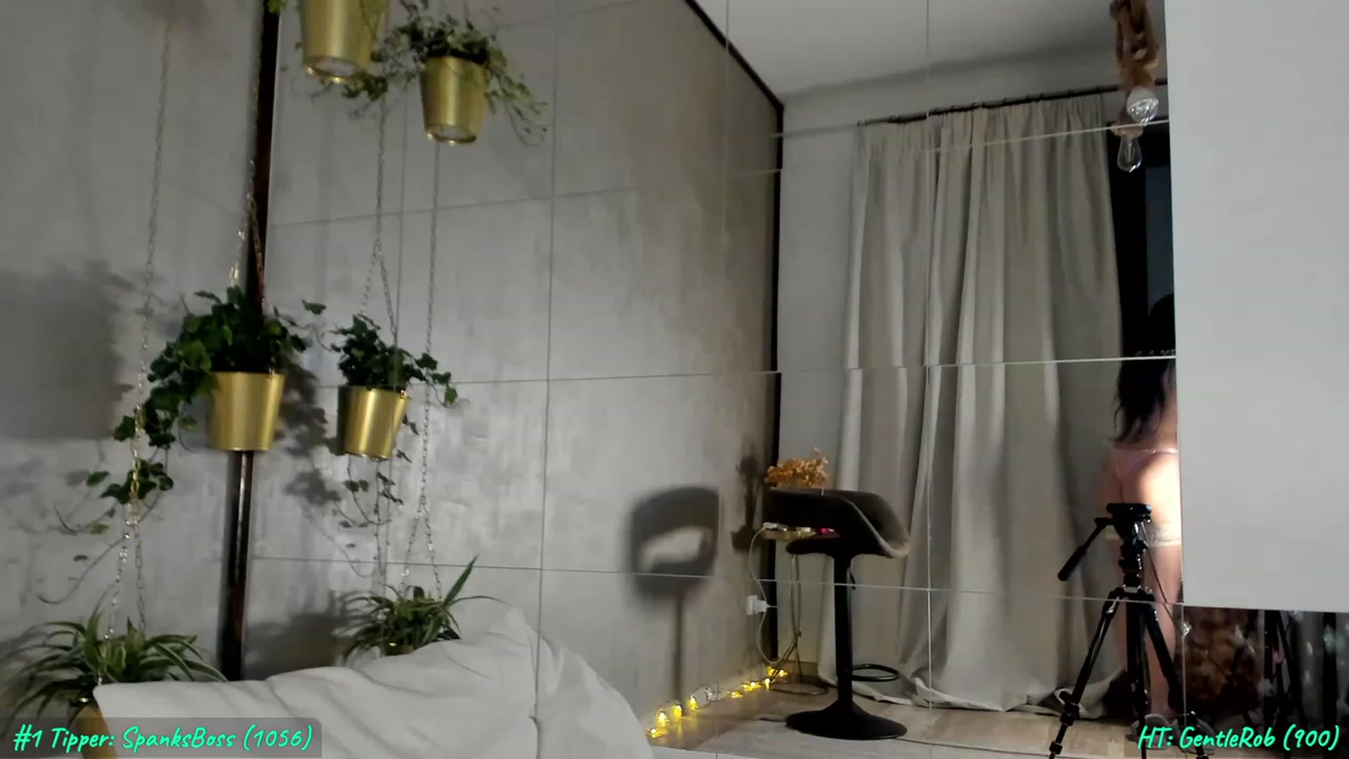 Gallery image thumbnail from FoxyLarysa's myfreecams stream on, 05/04/2023, 22:22 image 6 of 20