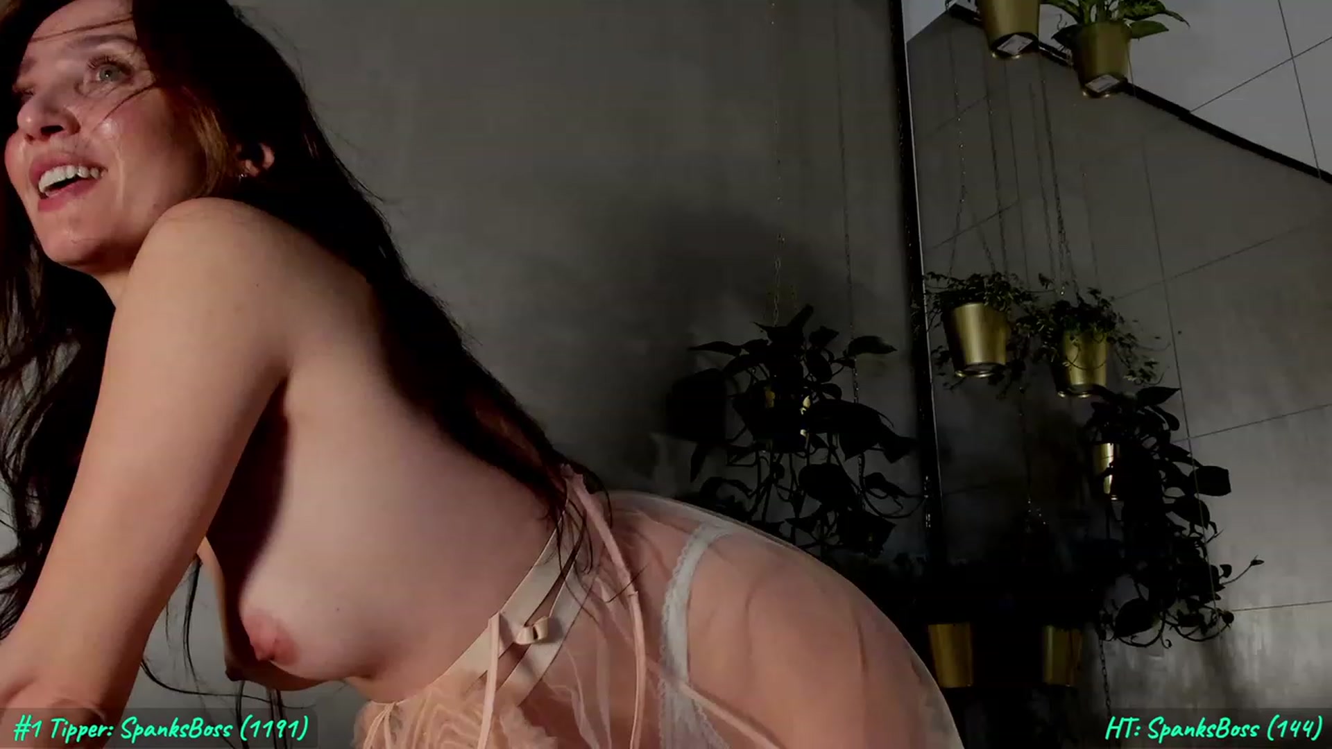 Gallery image thumbnail from FoxyLarysa's myfreecams stream on, 05/27/2023, 23:40 image 6 of 20