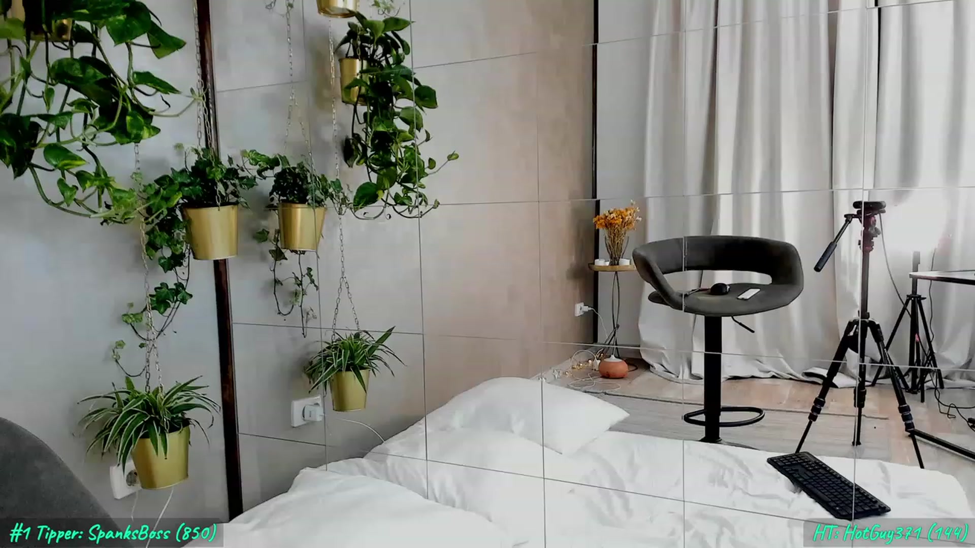 Gallery image thumbnail from FoxyLarysa's myfreecams stream on, 05/28/2023, 21:57 image 12 of 20