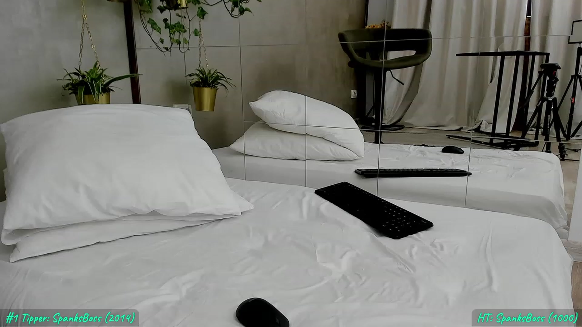 Gallery image thumbnail from FoxyLarysa's myfreecams stream on, 06/24/2023, 07:57 image 17 of 20