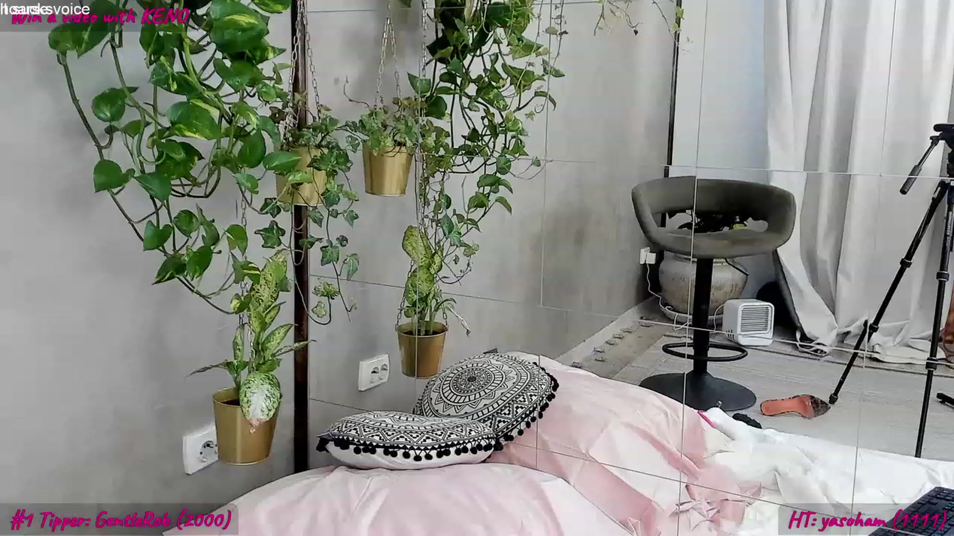 Gallery image thumbnail from FoxyLarysa's myfreecams stream on, 07/28/2023, 13:14 image 2 of 20