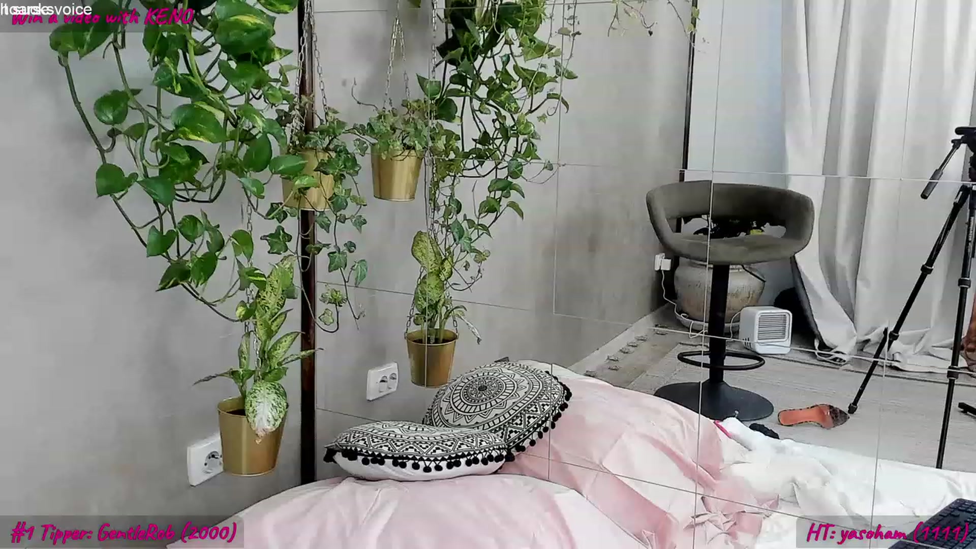 Gallery image thumbnail from FoxyLarysa's myfreecams stream on, 07/28/2023, 13:14 image 1 of 20