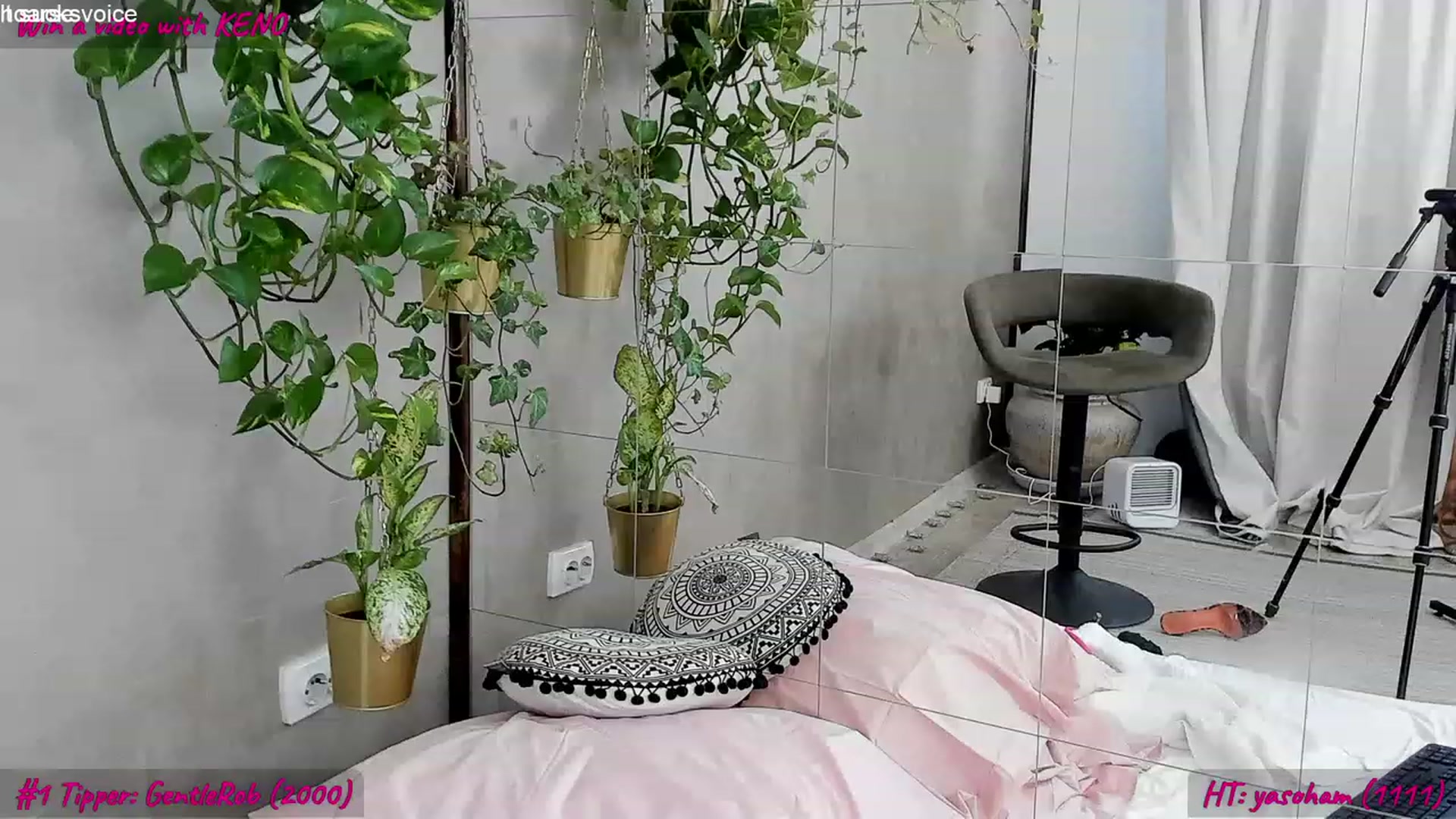 Gallery image thumbnail from FoxyLarysa's myfreecams stream on, 07/28/2023, 13:14 image 3 of 20