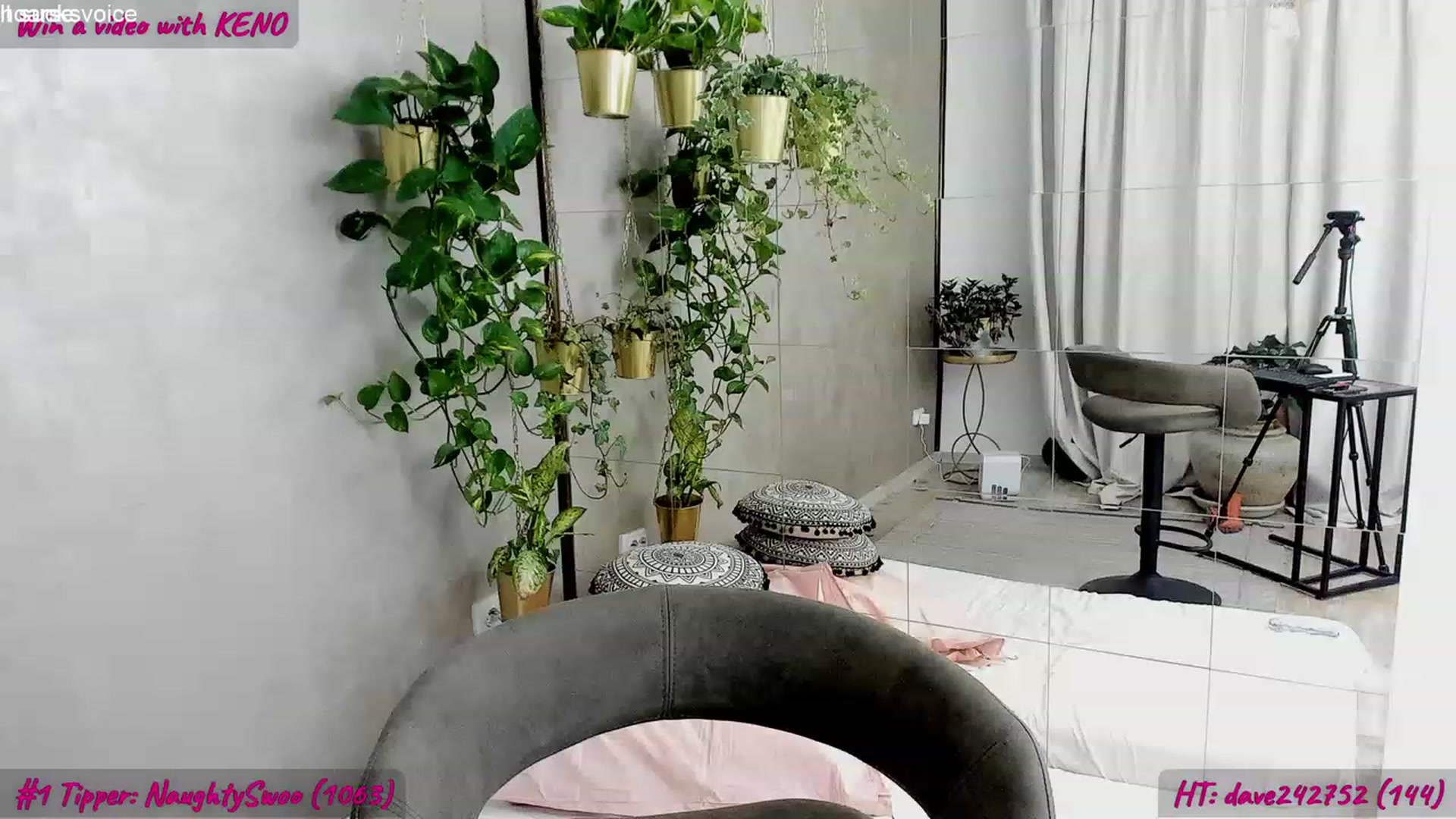 Gallery image thumbnail from FoxyLarysa's myfreecams stream on, 08/13/2023, 23:11 image 4 of 20
