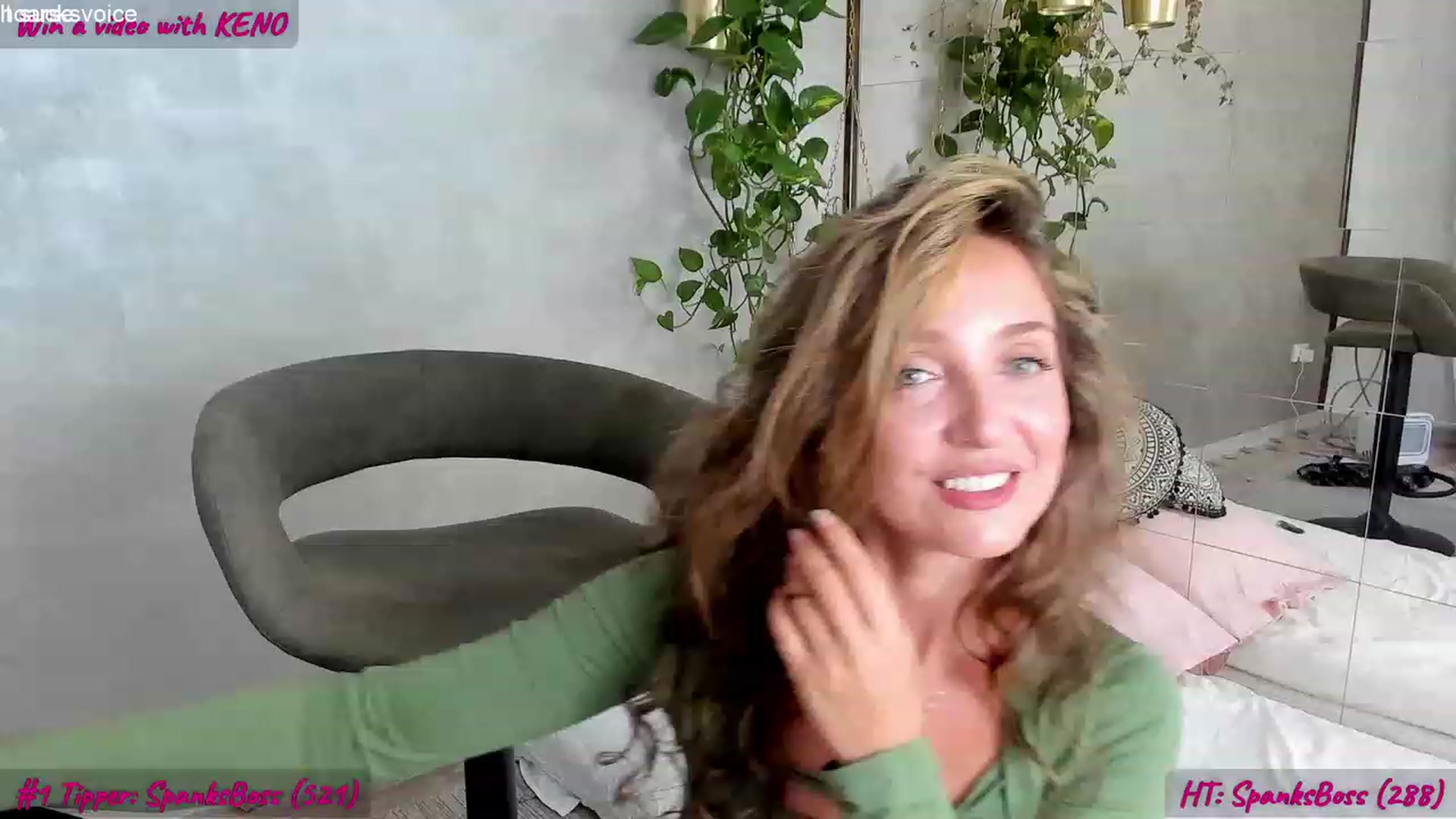 Gallery image thumbnail from FoxyLarysa's myfreecams stream on, 09/18/2023, 19:32 image 17 of 20
