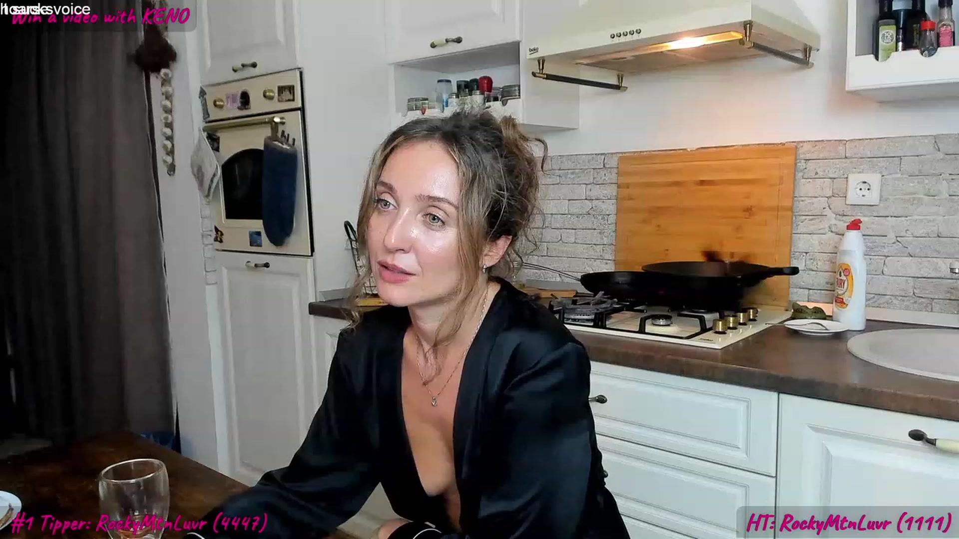 Gallery image thumbnail from FoxyLarysa's myfreecams stream on, 09/25/2023, 24:12 image 3 of 20