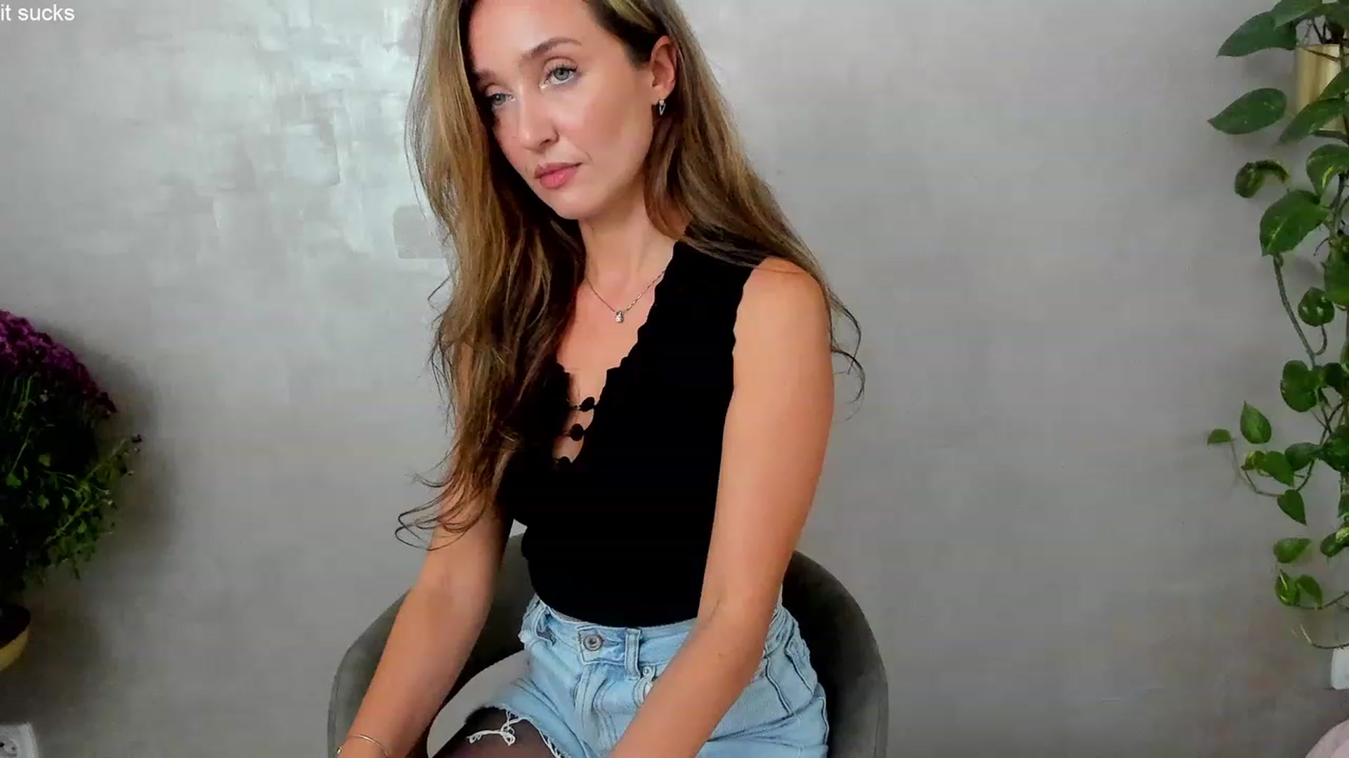 Gallery image thumbnail from FoxyLarysa's myfreecams stream on, 10/20/2023, 05:42 image 19 of 20