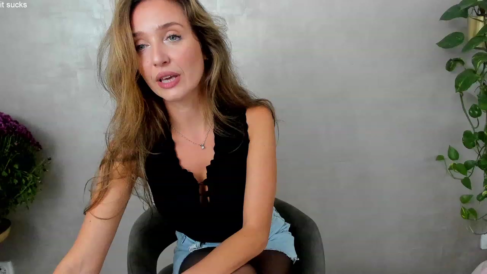 Gallery image thumbnail from FoxyLarysa's myfreecams stream on, 10/20/2023, 05:42 image 17 of 20