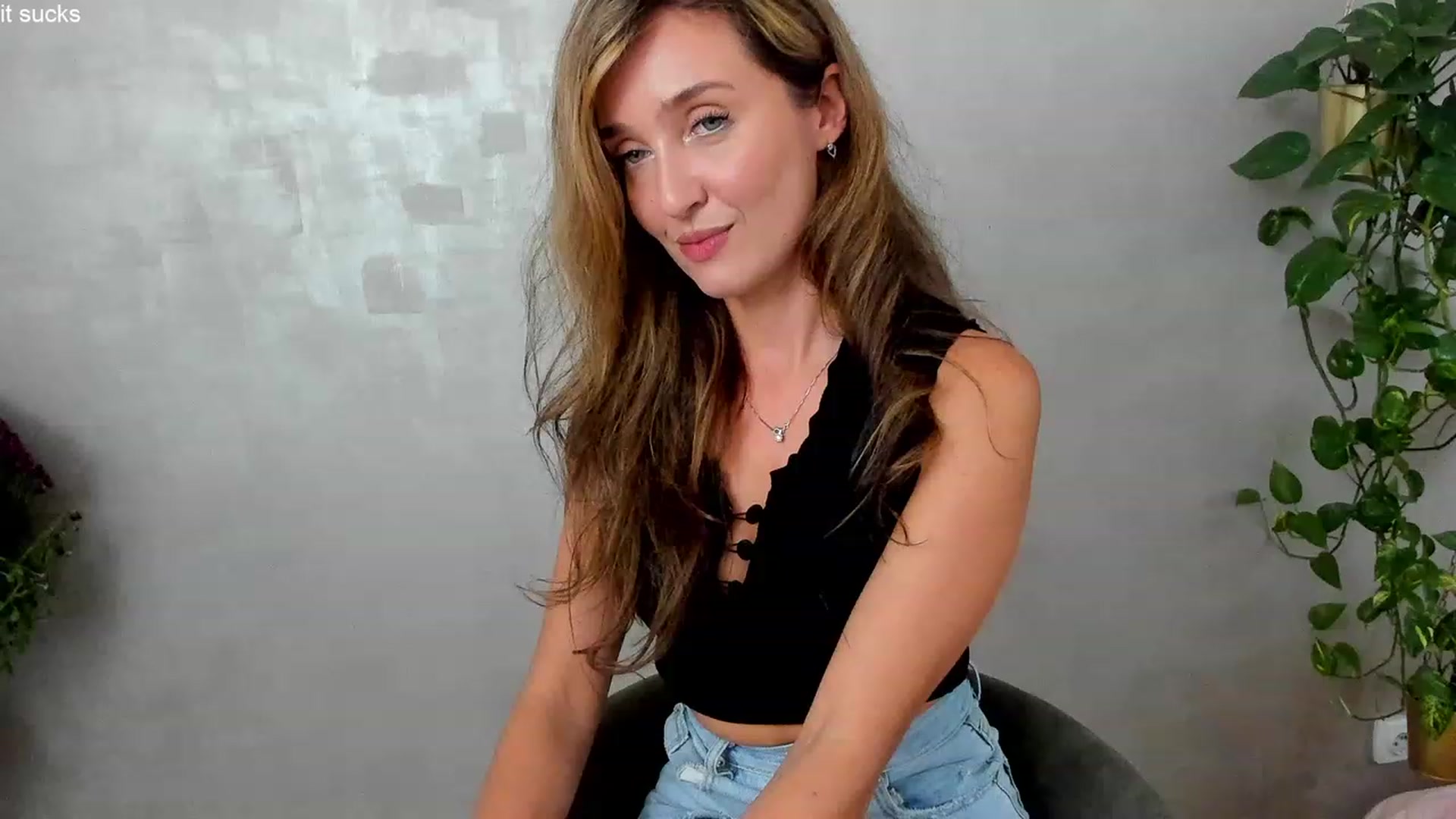 Gallery image thumbnail from FoxyLarysa's myfreecams stream on, 10/20/2023, 05:42 image 15 of 20
