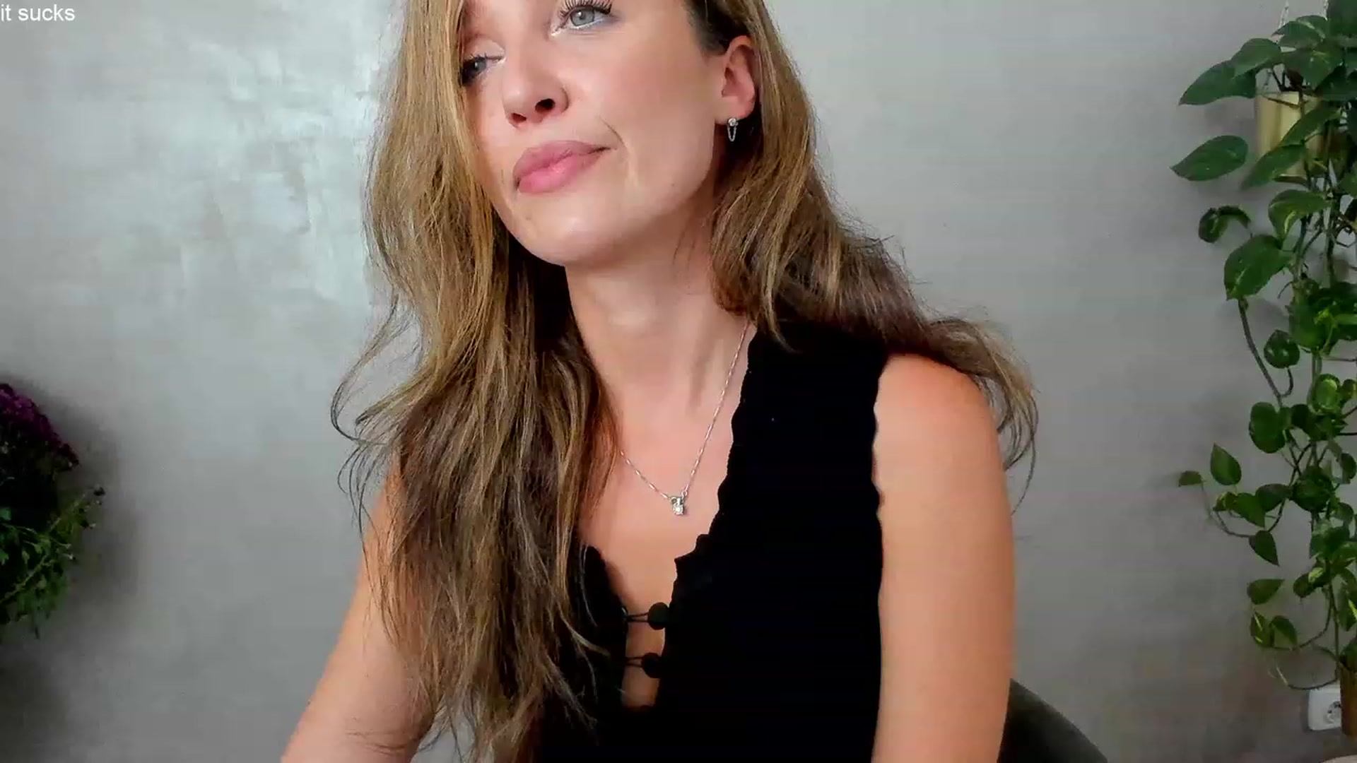 Gallery image thumbnail from FoxyLarysa's myfreecams stream on, 10/20/2023, 05:42 image 13 of 20