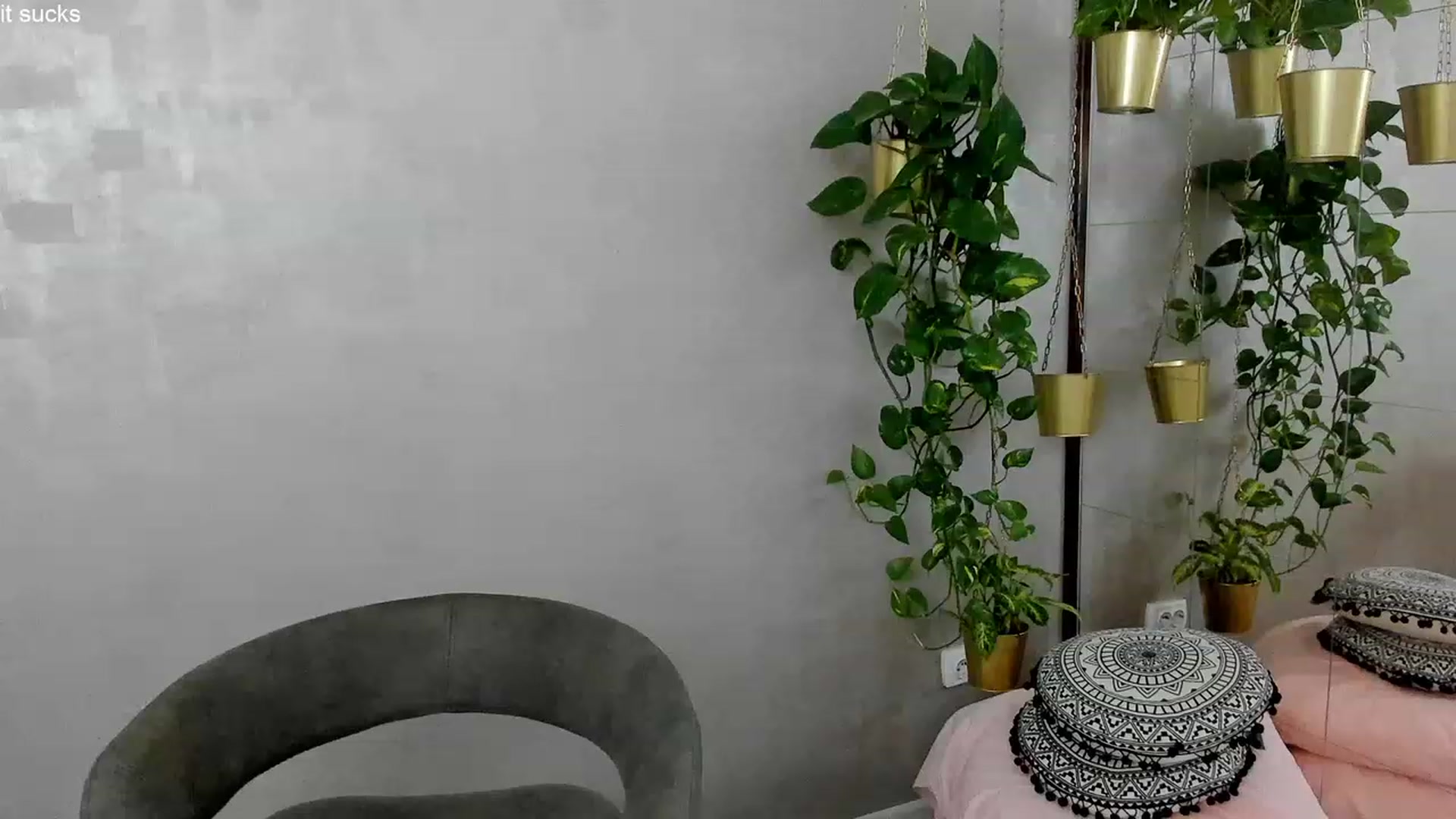 Gallery image thumbnail from FoxyLarysa's myfreecams stream on, 10/20/2023, 05:42 image 4 of 20