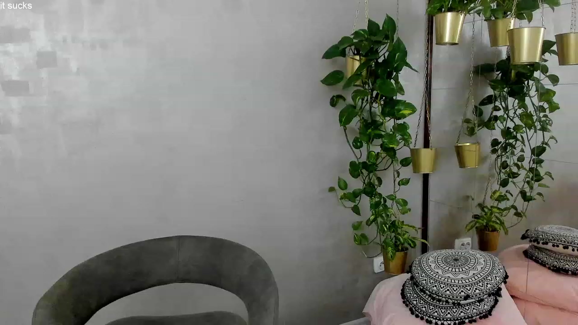 Gallery image thumbnail from FoxyLarysa's myfreecams stream on, 10/20/2023, 05:42 image 3 of 20