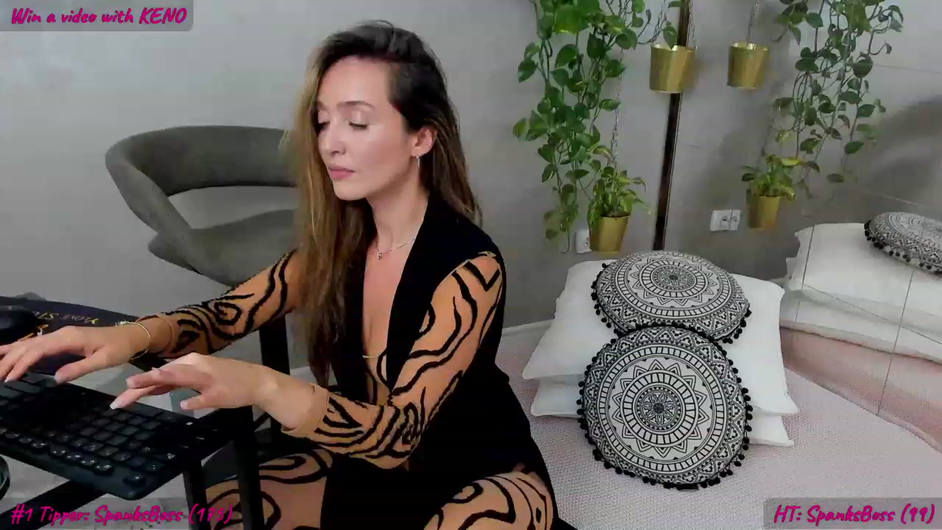 Gallery image thumbnail from FoxyLarysa's myfreecams stream on, 11/09/2023, 21:13 image 16 of 20