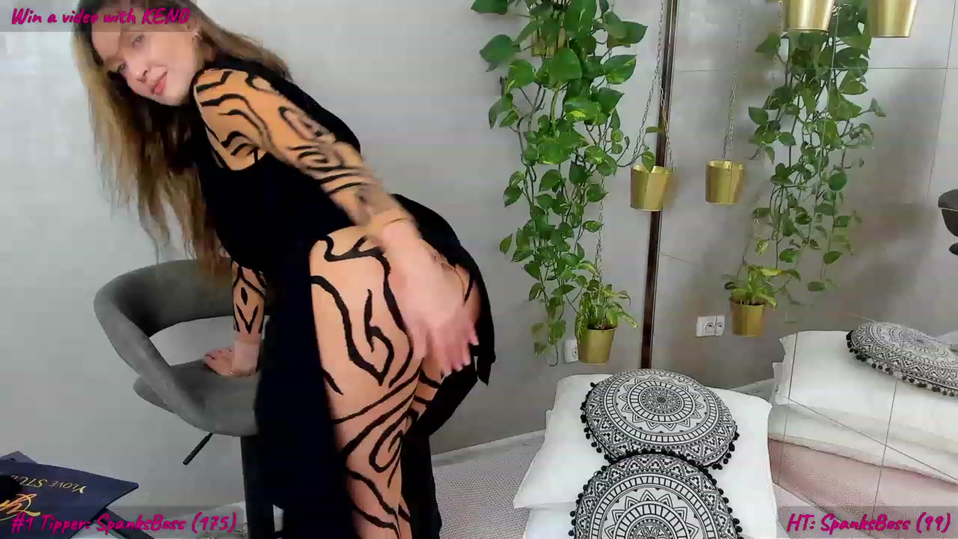 Gallery image thumbnail from FoxyLarysa's myfreecams stream on, 11/09/2023, 21:13 image 12 of 20