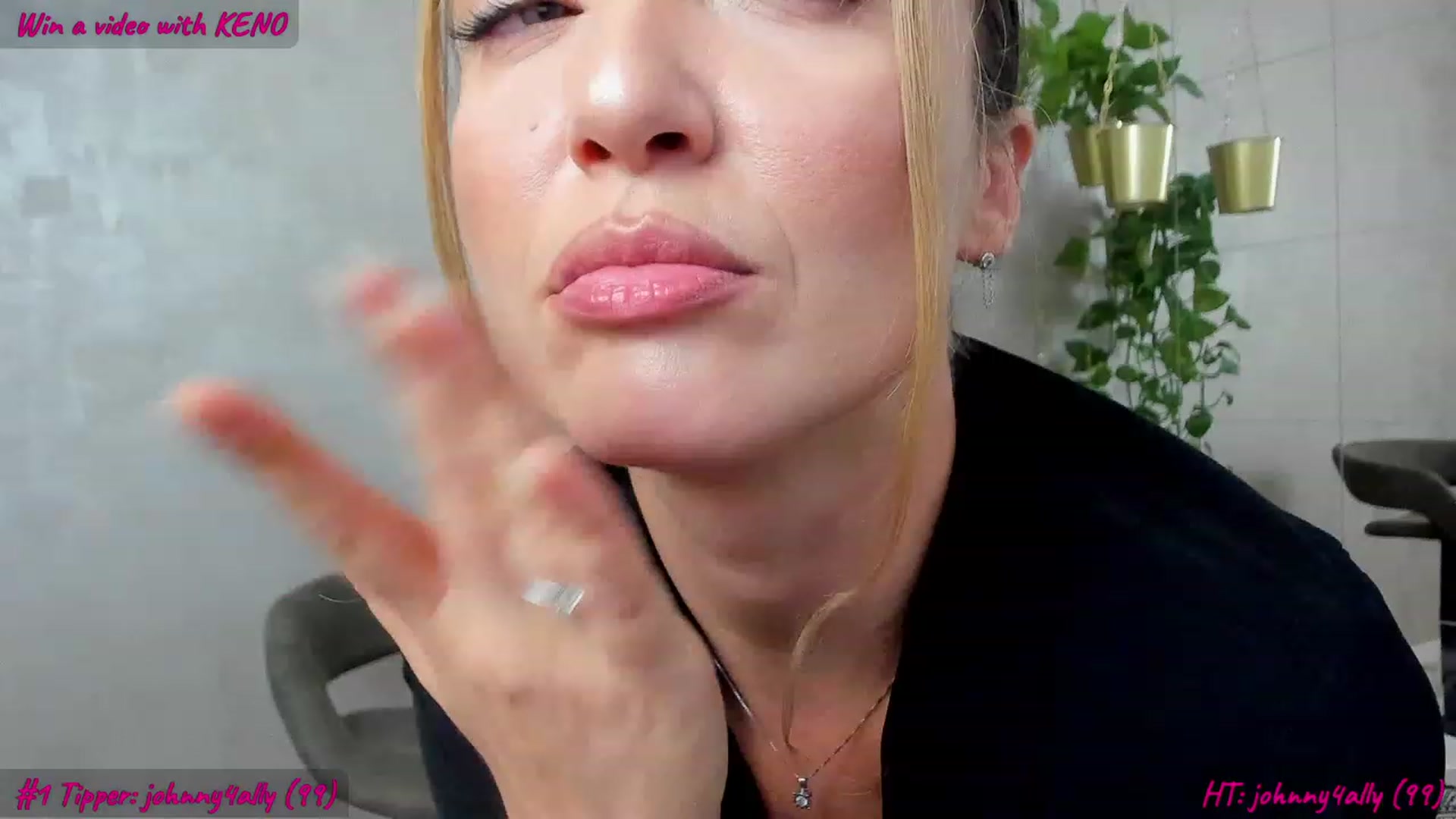 Gallery image thumbnail from FoxyLarysa's myfreecams stream on, 11/11/2023, 23:19 image 4 of 20