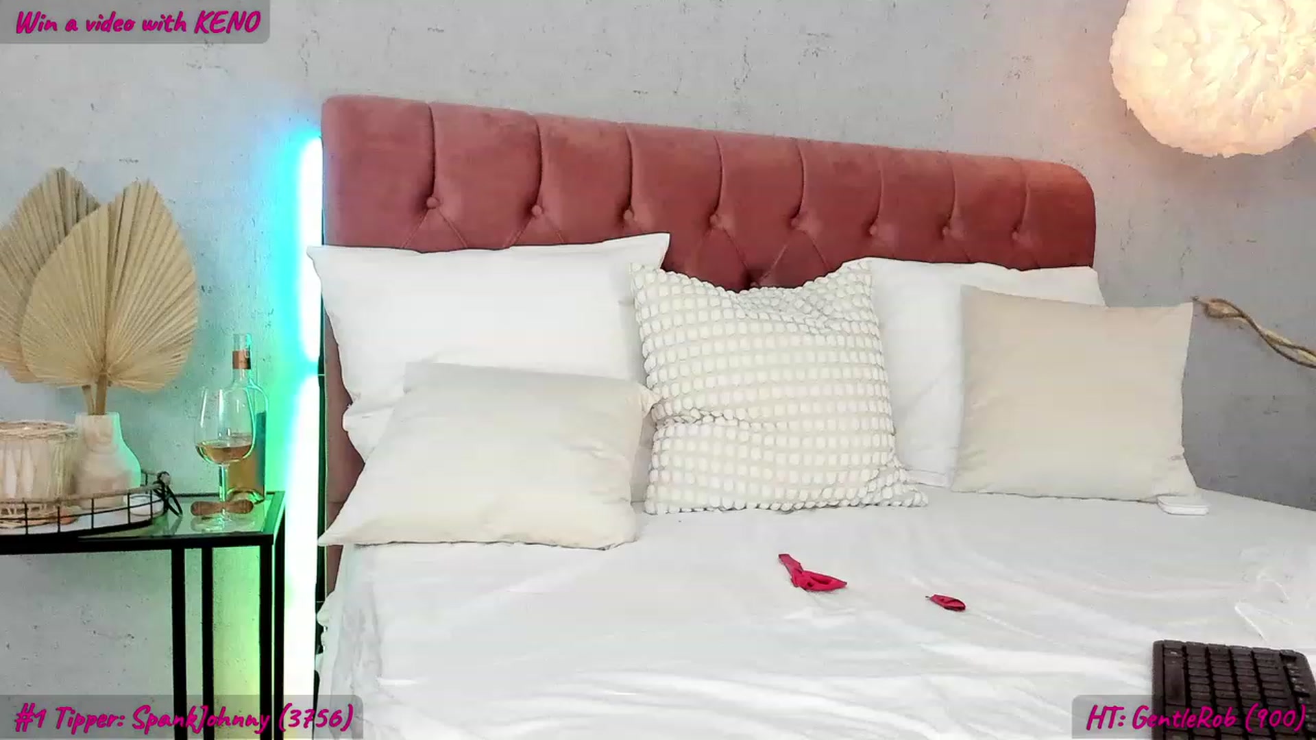 Gallery image thumbnail from FoxyLarysa's myfreecams stream on, 12/11/2023, 24:44 image 15 of 20