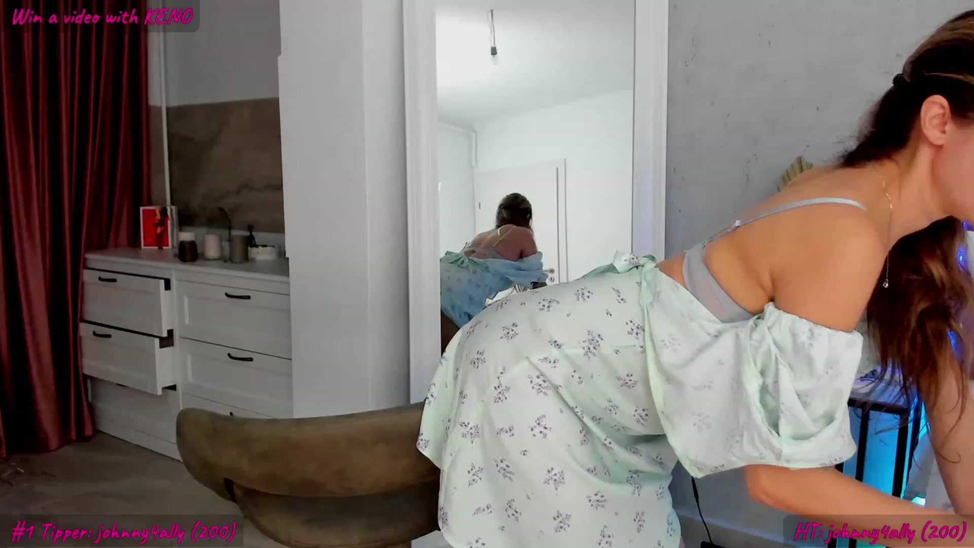 Gallery image thumbnail from FoxyLarysa's myfreecams stream on, 01/09/2024, 21:39 image 17 of 20