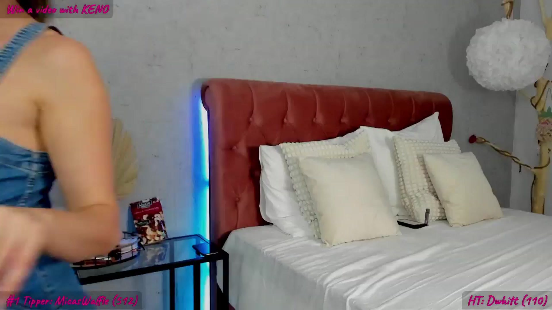 Gallery image thumbnail from FoxyLarysa's myfreecams stream on, 04/13/2024, 23:15 image 10 of 20