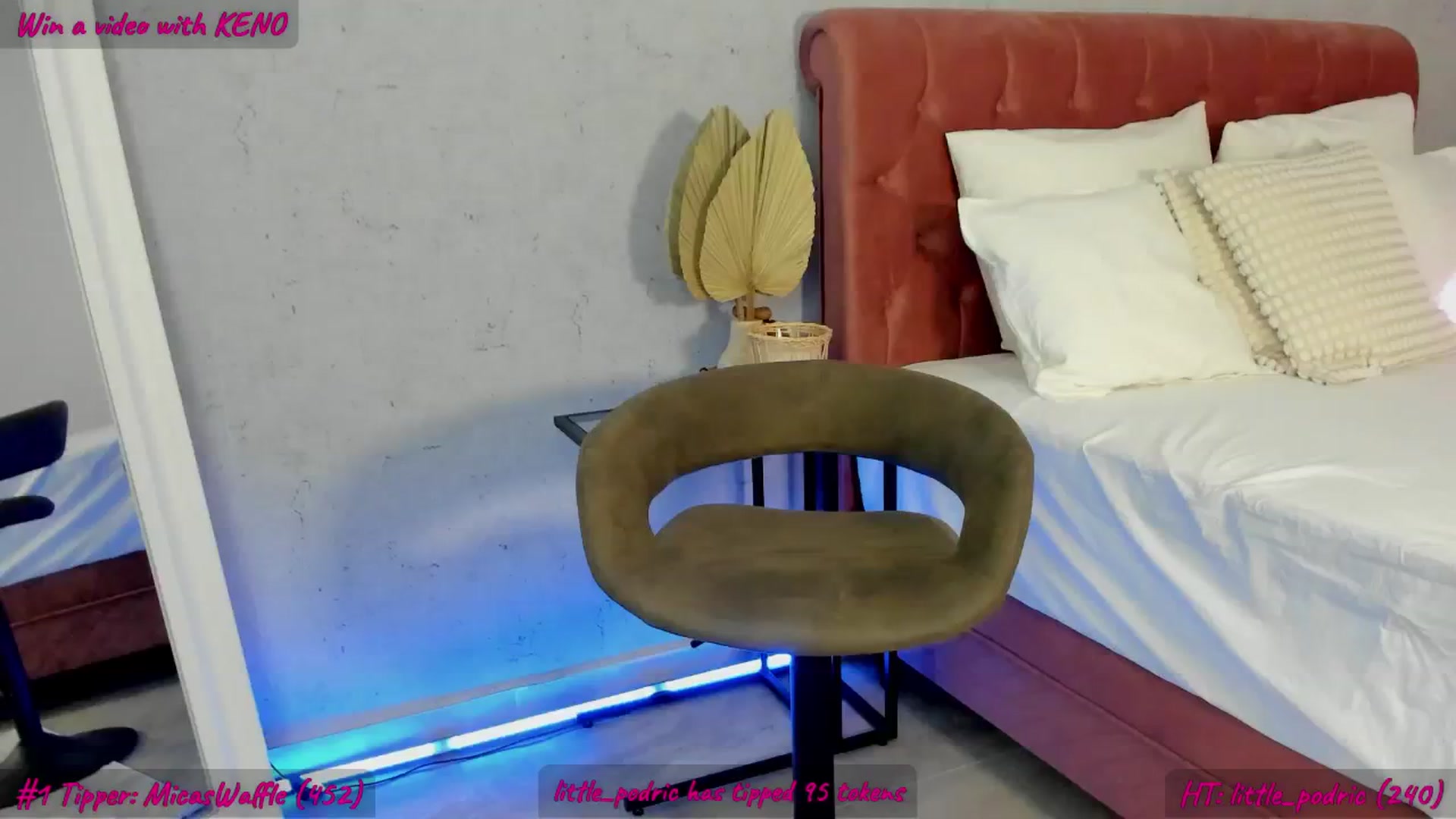 Gallery image thumbnail from FoxyLarysa's myfreecams stream on, 04/18/2024, 21:45 image 13 of 20