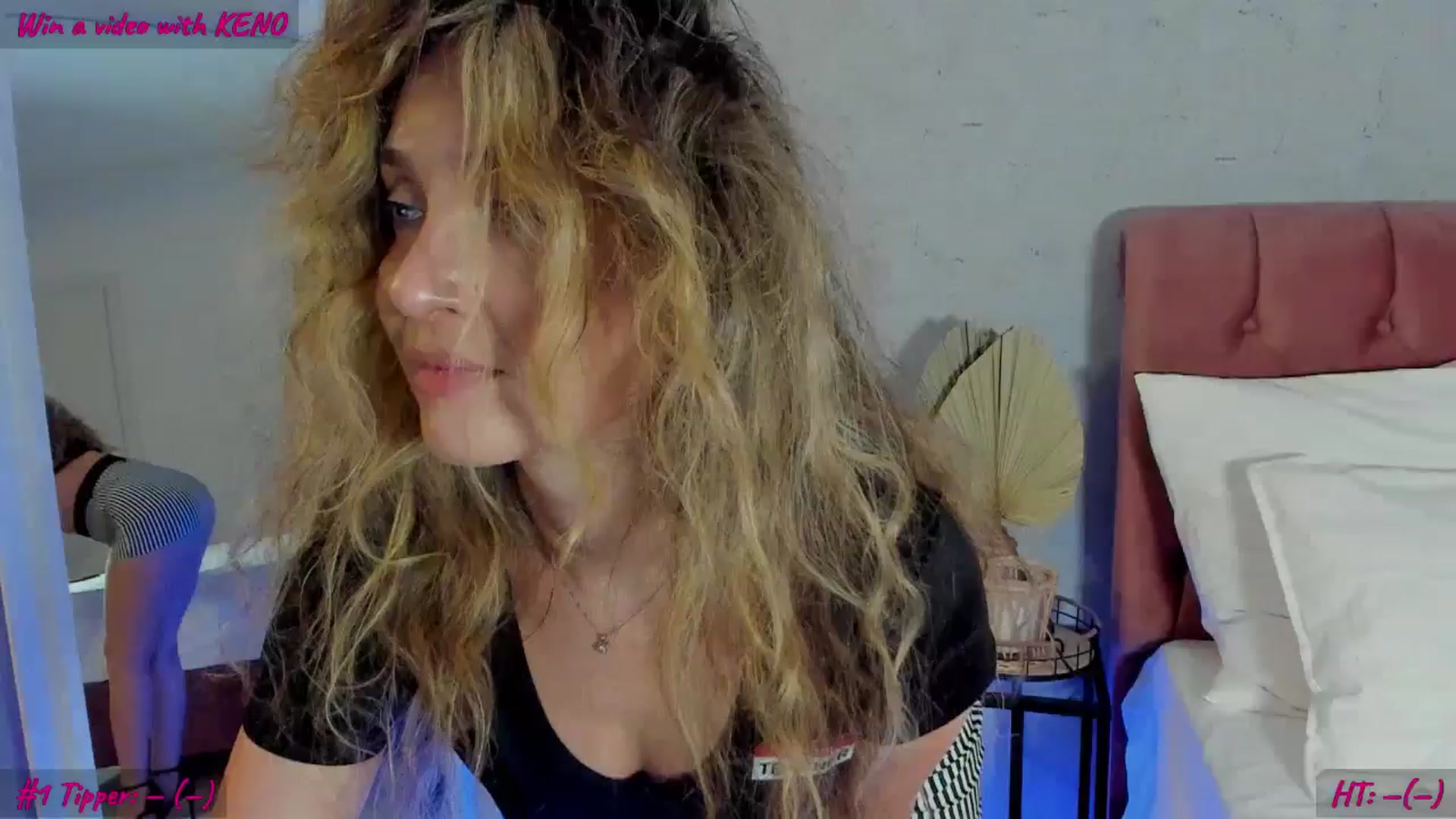 Gallery image thumbnail from FoxyLarysa's myfreecams stream on, 05/15/2024, 24:00 image 14 of 20