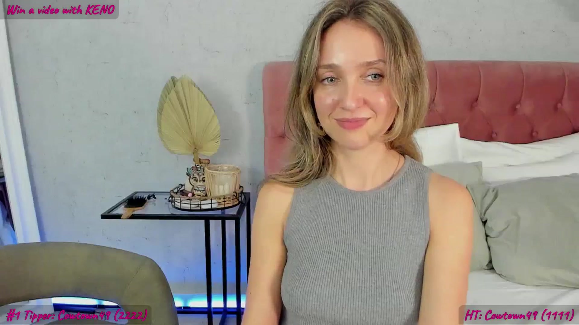 Gallery image thumbnail from FoxyLarysa's myfreecams stream on, 12/18/2024, 23:36 image 10 of 20