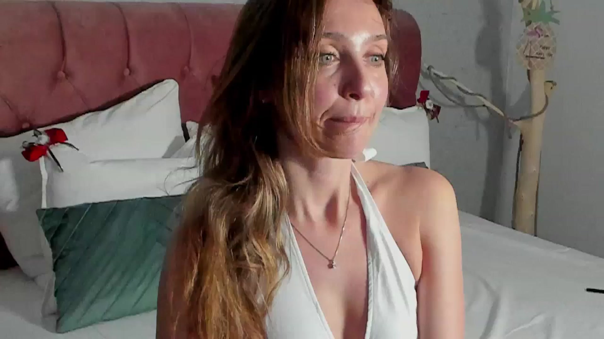 Gallery image thumbnail from FoxyLarysa's myfreecams stream on, 01/13/2025, 24:04 image 13 of 20