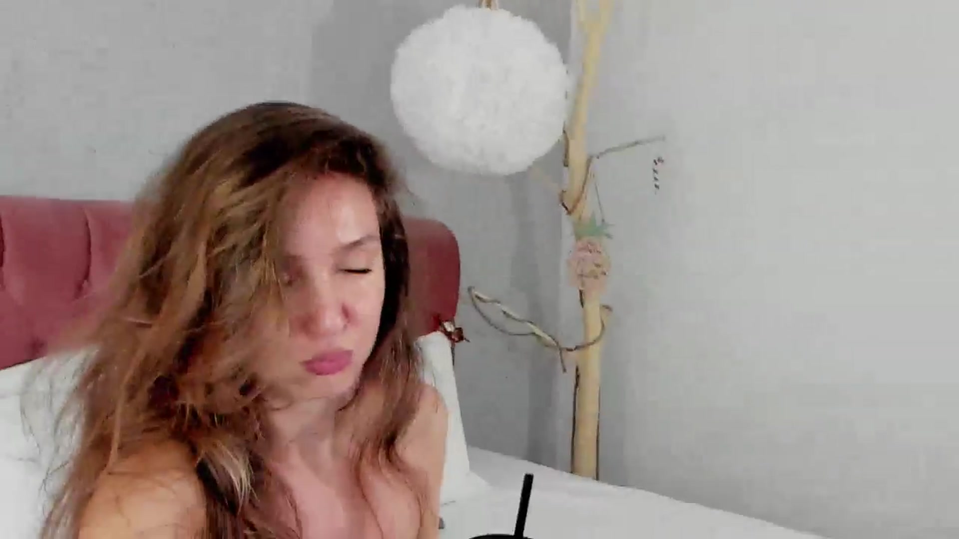 Gallery image thumbnail from FoxyLarysa's myfreecams stream on, 01/28/2025, 05:54 image 18 of 20