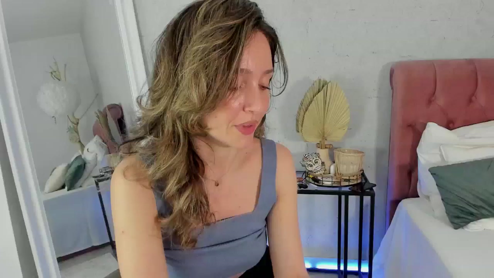 Gallery image thumbnail from FoxyLarysa's myfreecams stream on, 03/12/2025, 22:24 image 9 of 20