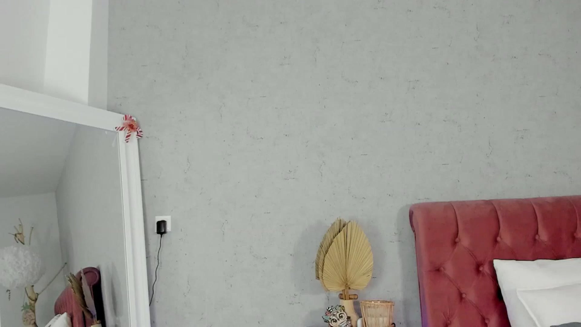 Gallery image thumbnail from FoxyLarysa's myfreecams stream on, 03/22/2025, 23:09 image 4 of 20