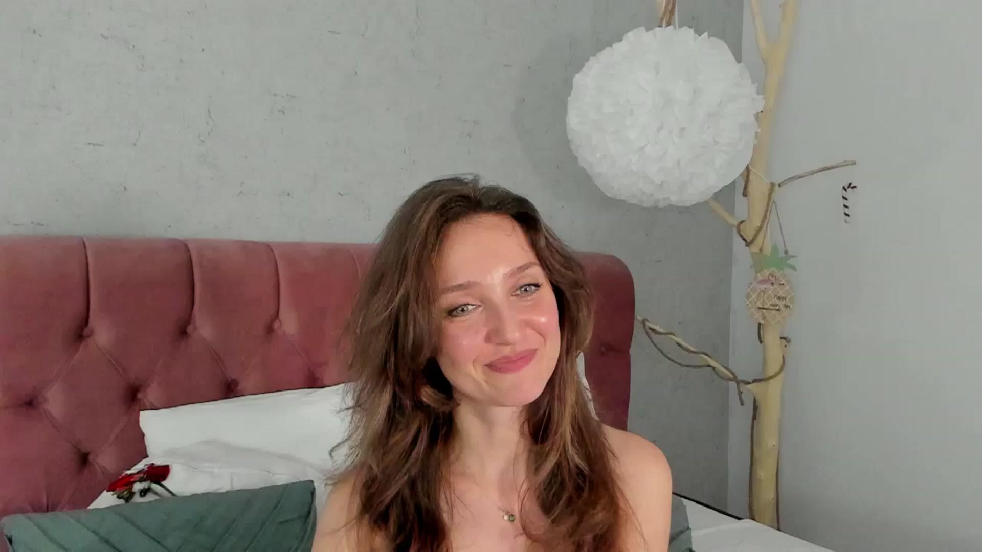 Gallery image thumbnail from FoxyLarysa's myfreecams stream on, 03/30/2025, 24:00 image 1 of 20