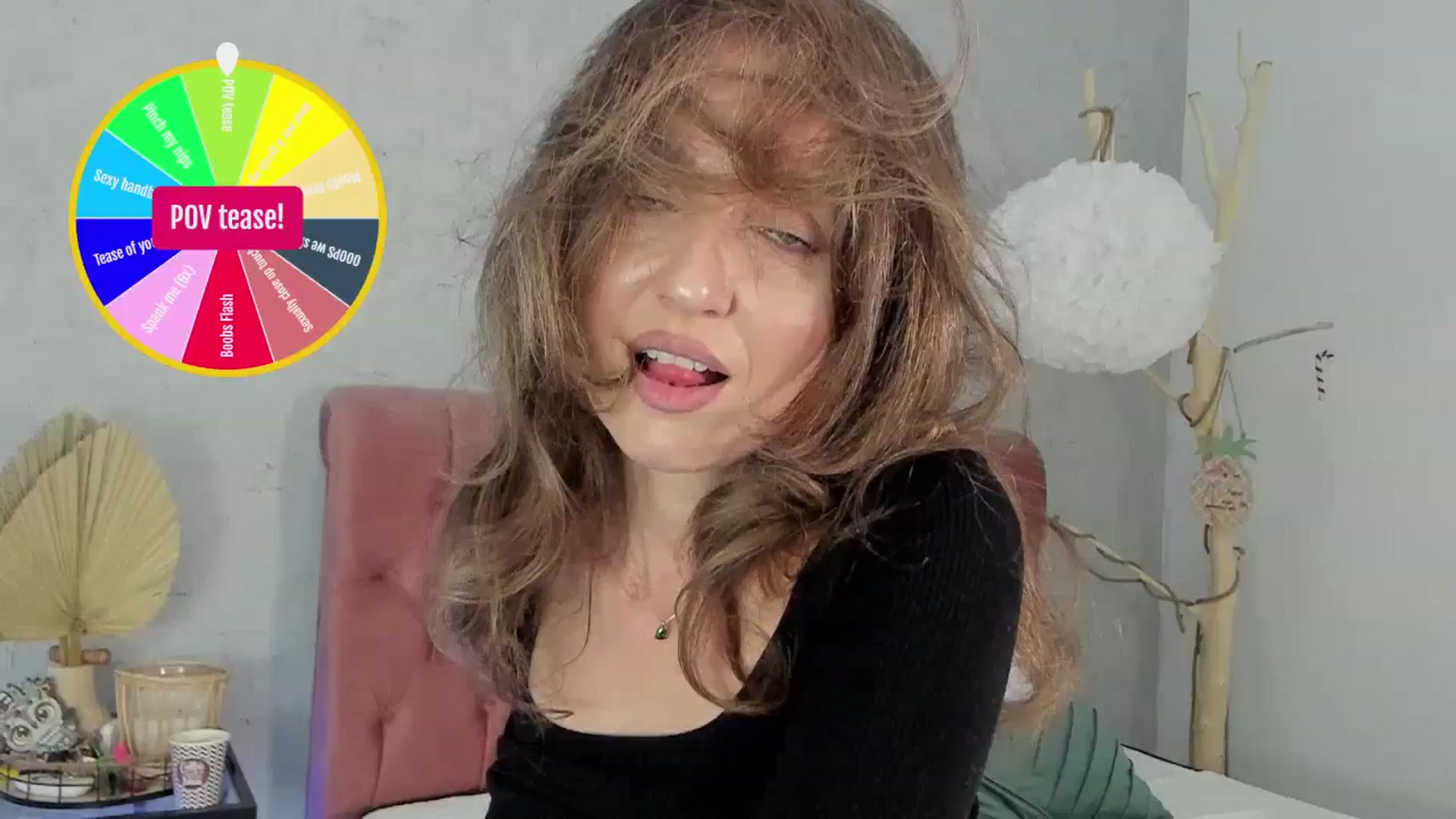 Gallery image thumbnail from FoxyLarysa's myfreecams stream on, 04/17/2025, 22:12 image 5 of 20