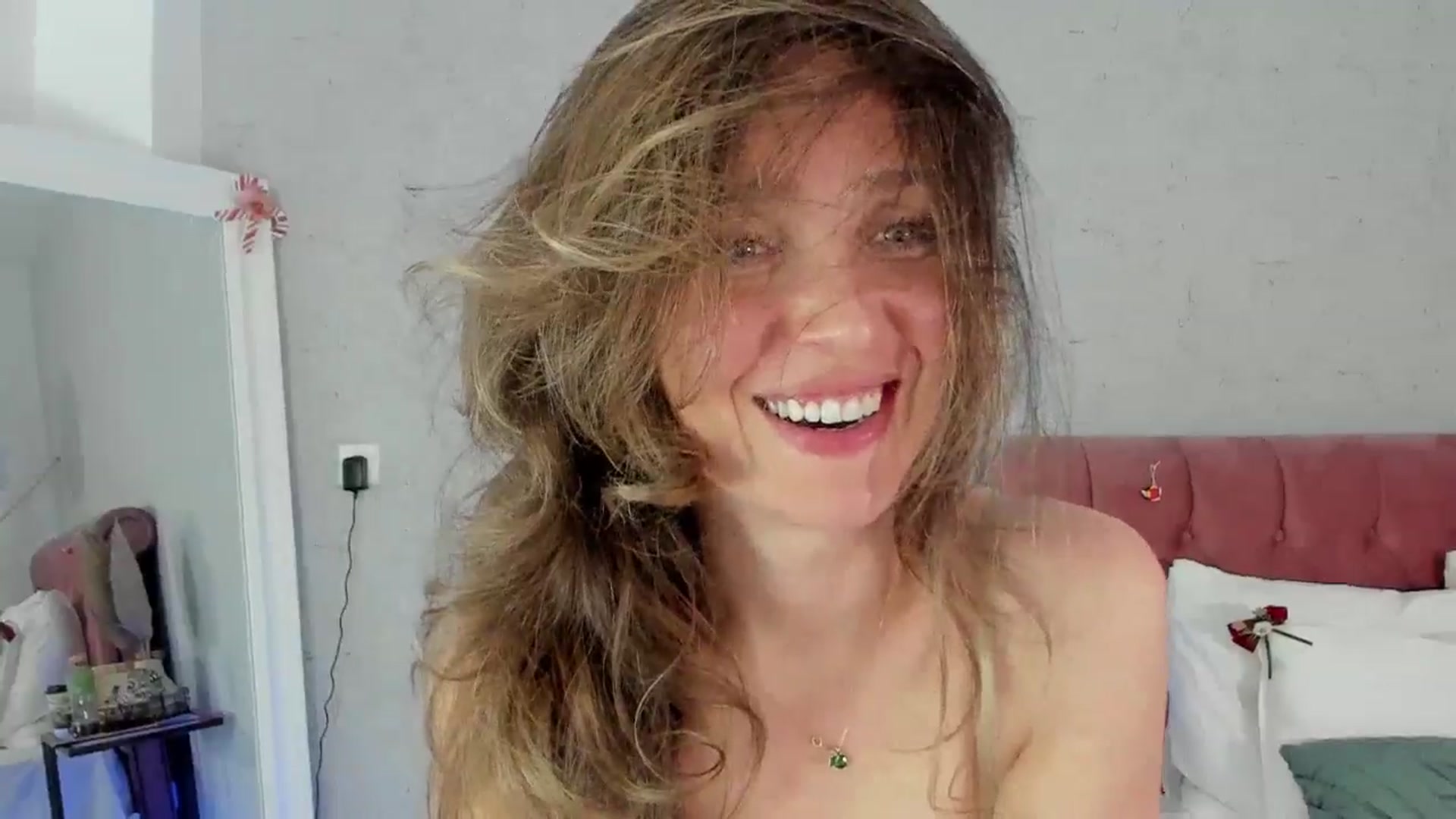 Gallery image thumbnail from FoxyLarysa's myfreecams stream on, 05/10/2025, 22:27 image 6 of 20