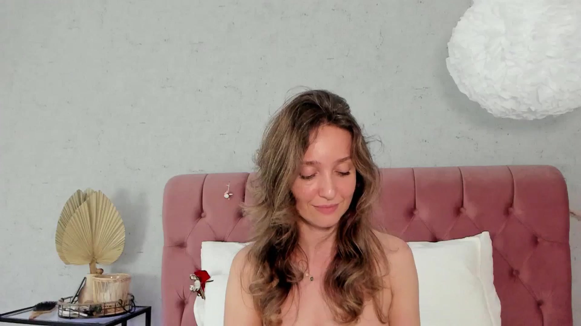 Gallery image thumbnail from FoxyLarysa's myfreecams stream on, 05/17/2025, 23:13 image 8 of 20